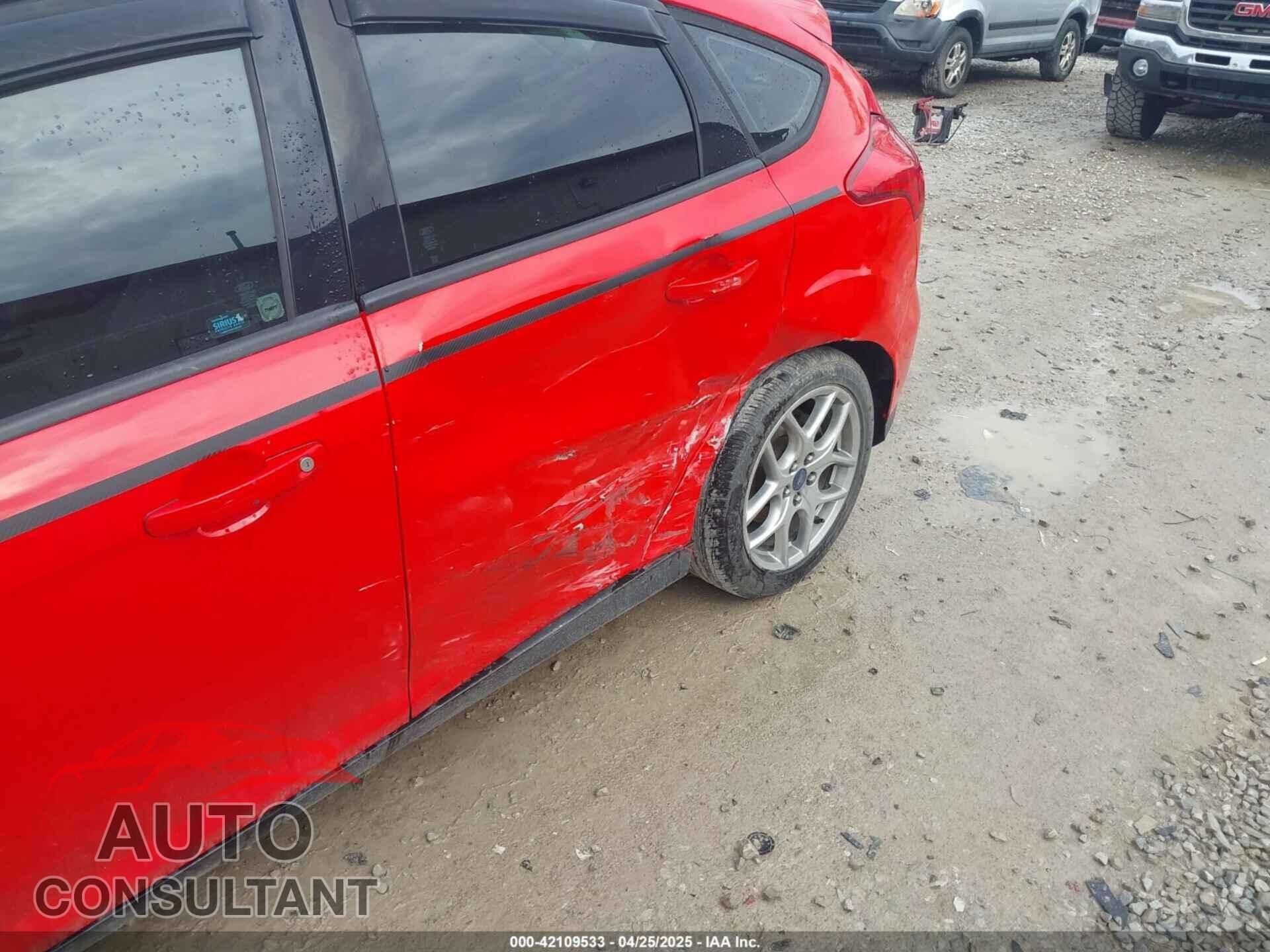 FORD FOCUS 2015 - 1FADP3K29FL366128