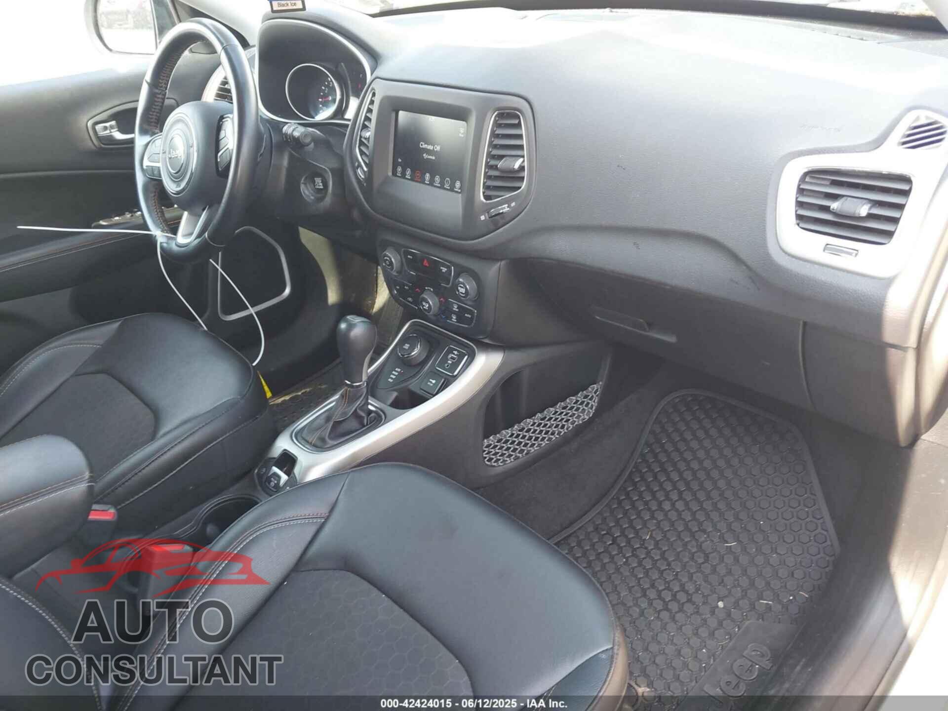 JEEP COMPASS 2019 - 3C4NJDBB2KT792196