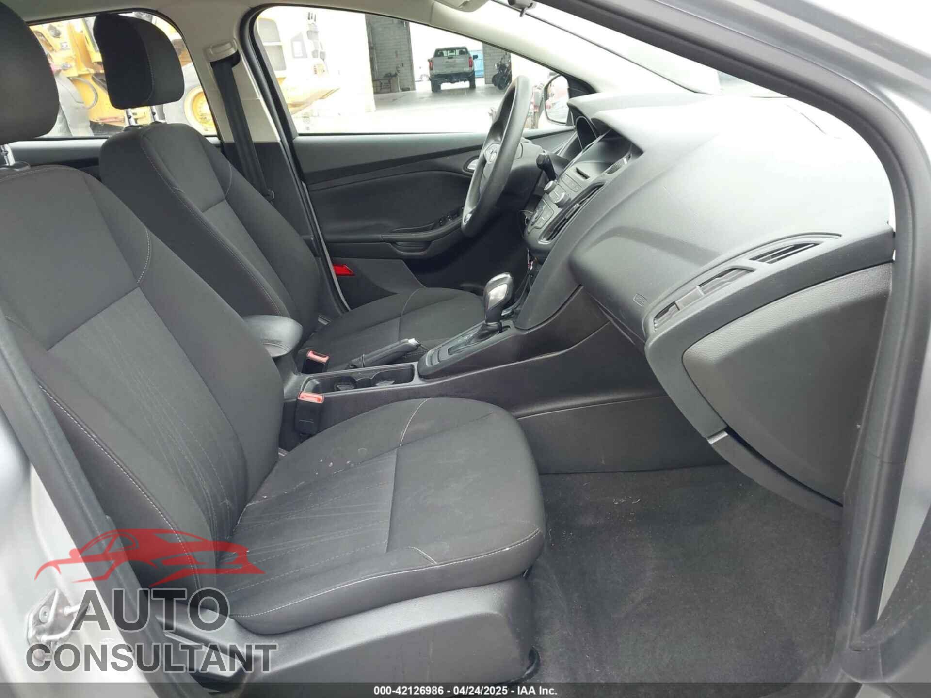 FORD FOCUS 2015 - 1FADP3F21FL218369