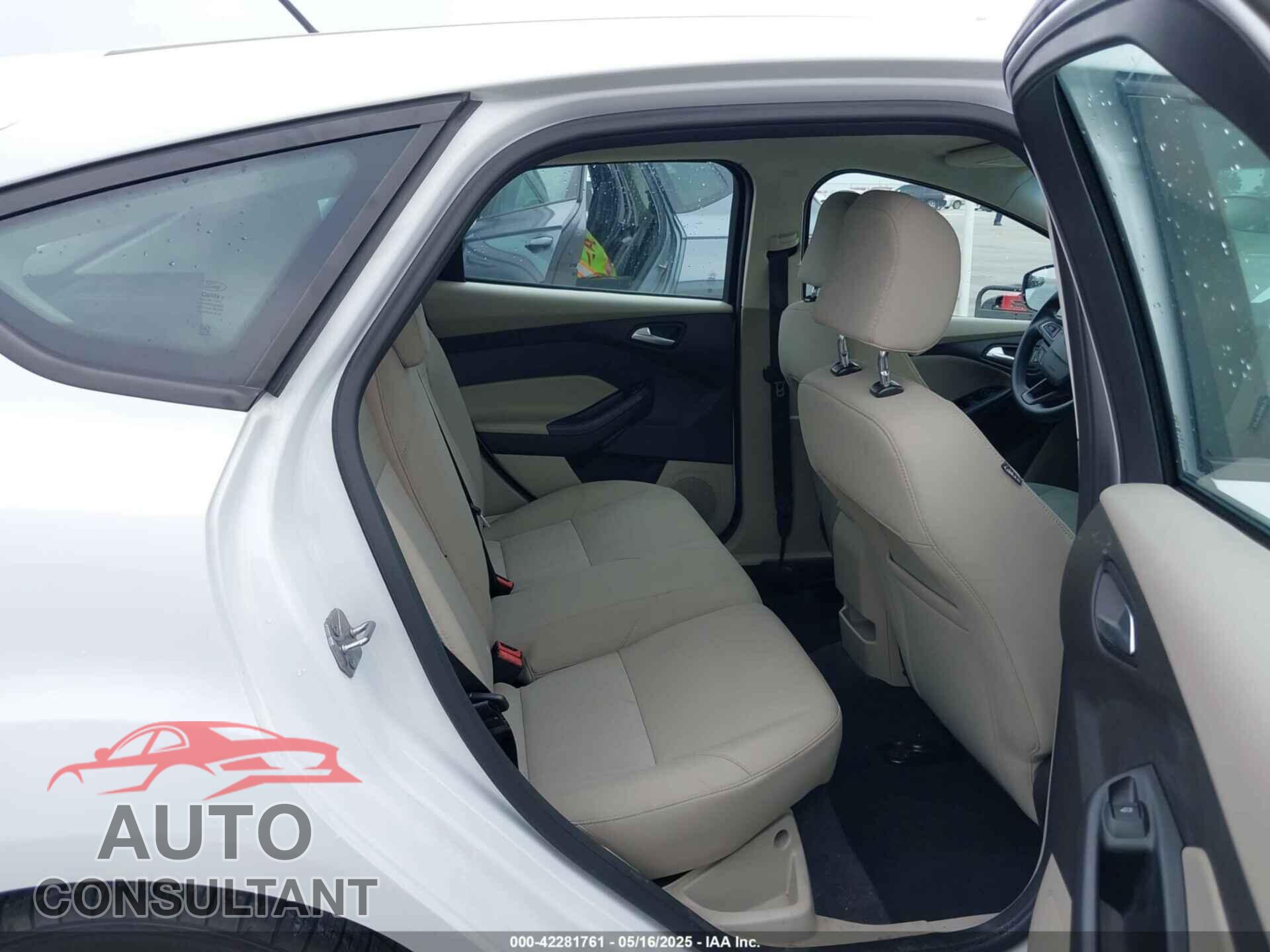 FORD FOCUS 2016 - 1FADP3K29GL298155