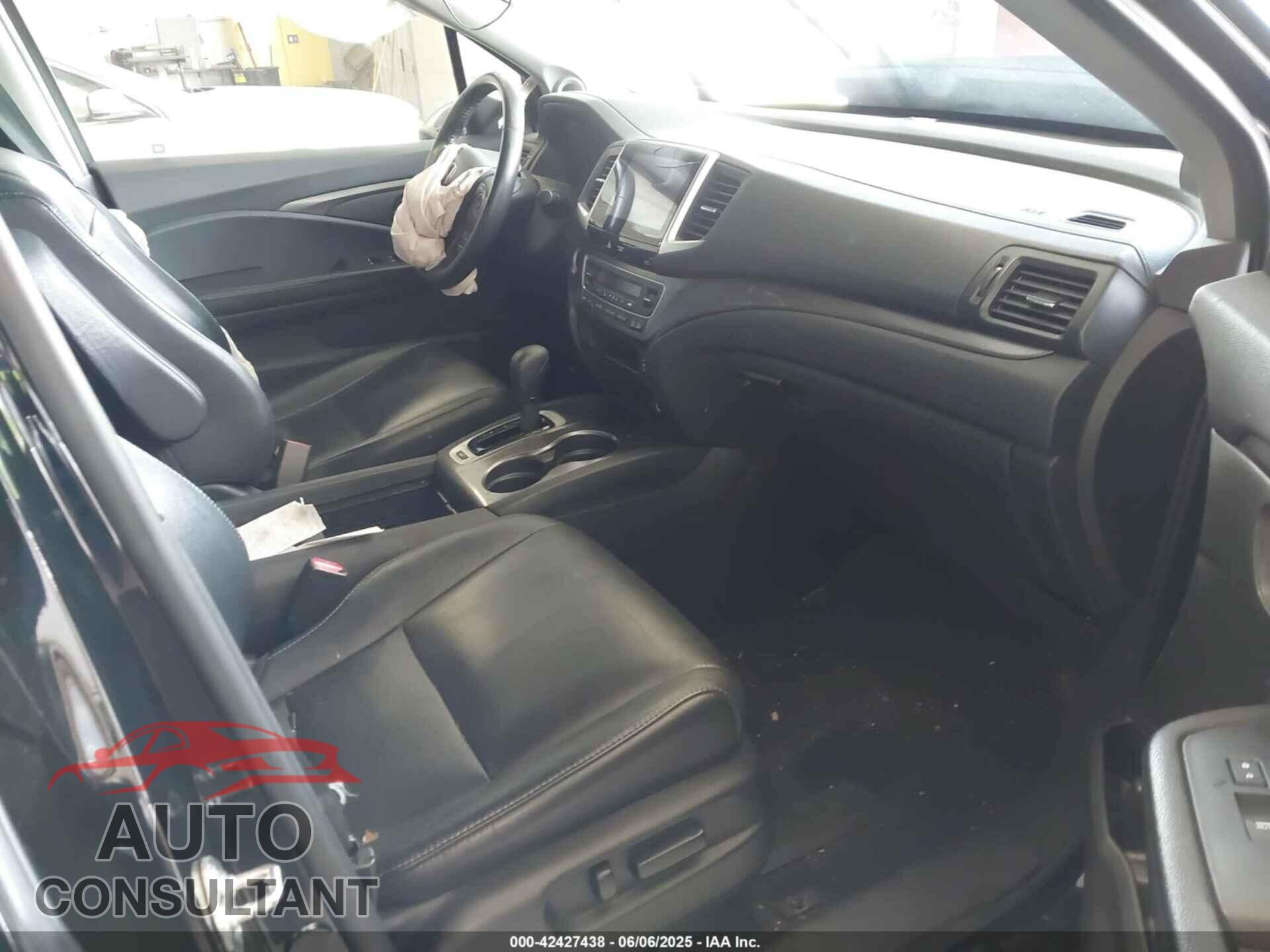 HONDA PILOT 2017 - 5FNYF6H53HB033625