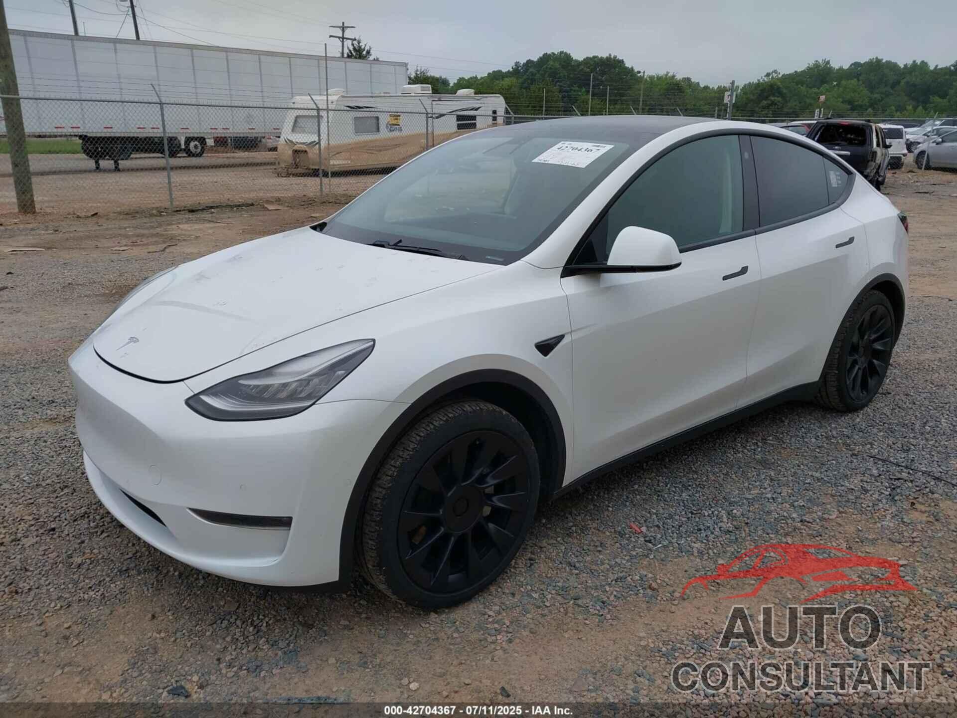 TESLA MODEL Y 2021 - 5YJYGDEE4MF084857