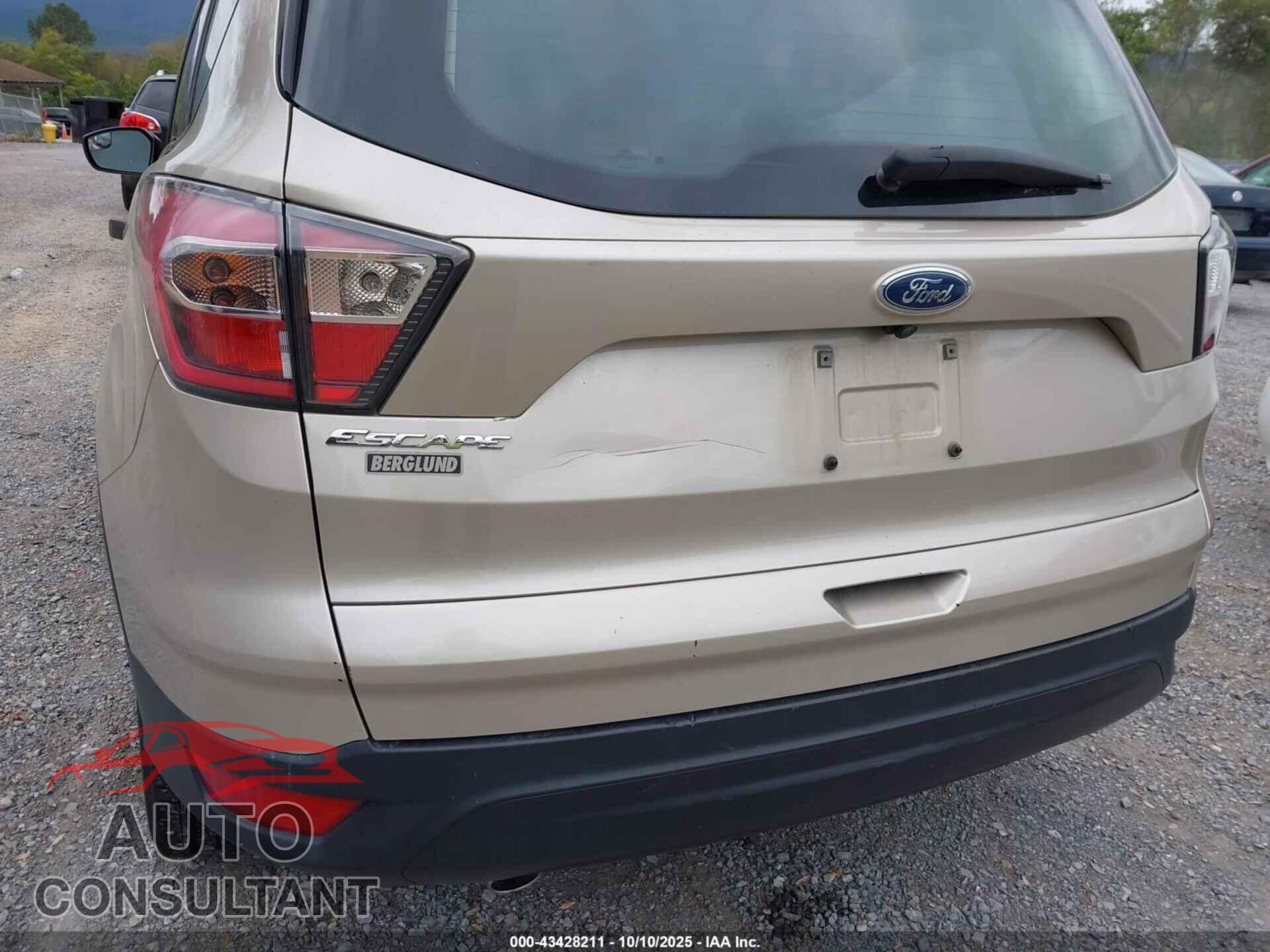 FORD ESCAPE 2017 - 1FMCU0F75HUA99601