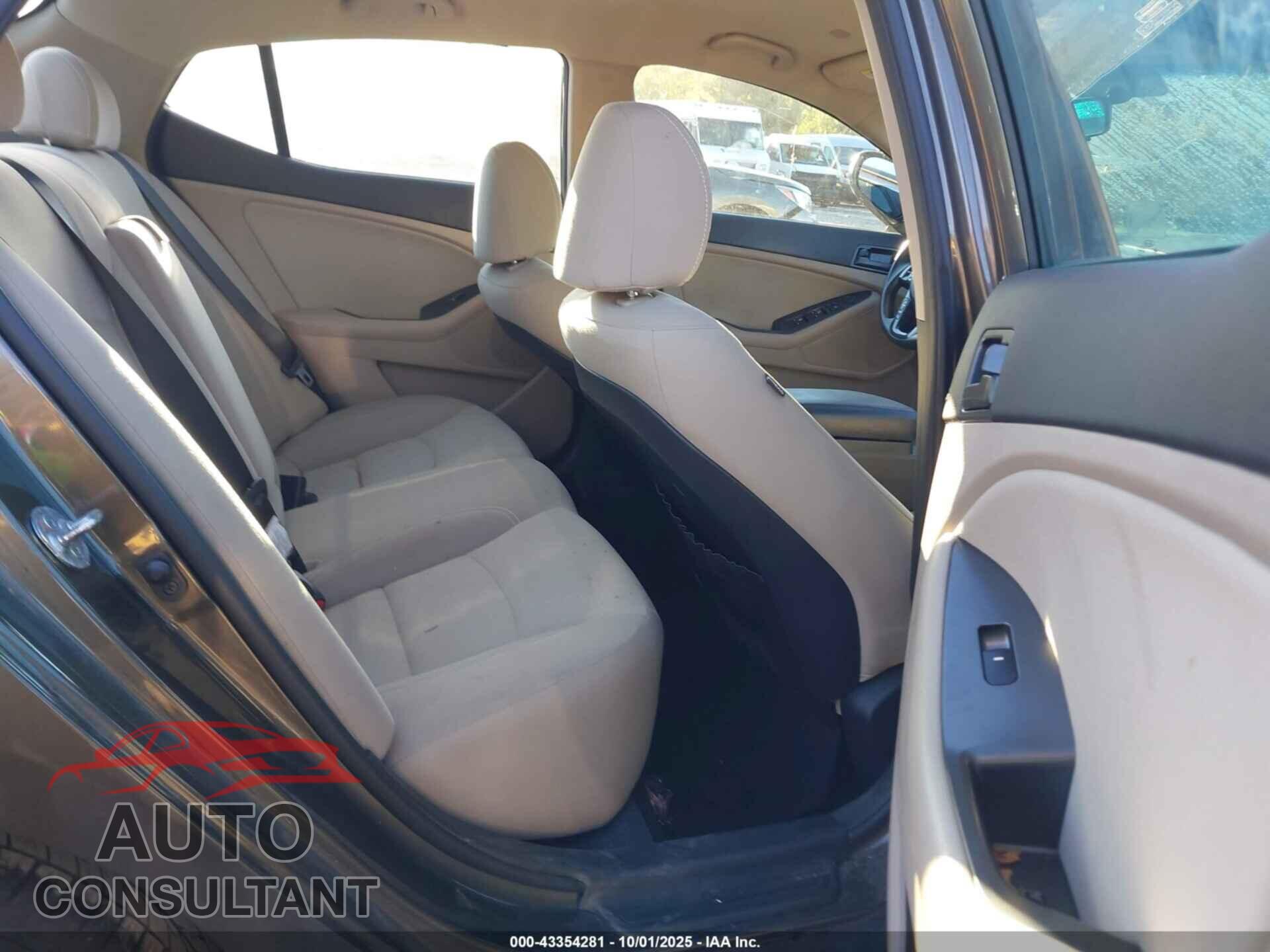 KIA OPTIMA 2013 - 5XXGM4A79DG242554