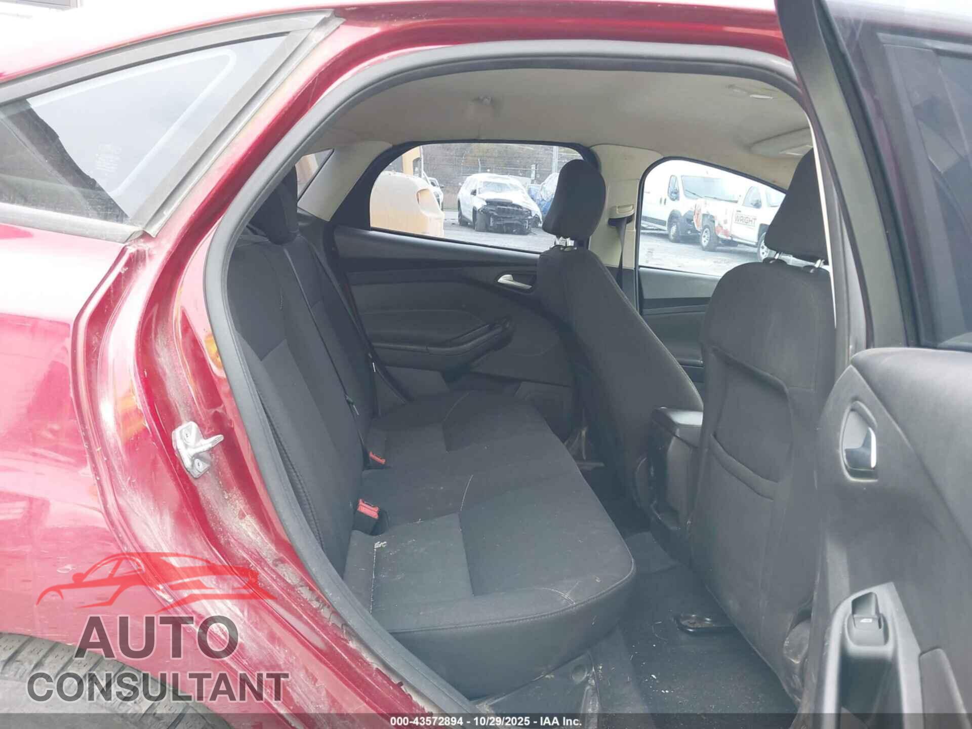 FORD FOCUS 2017 - 1FADP3F20HL201744
