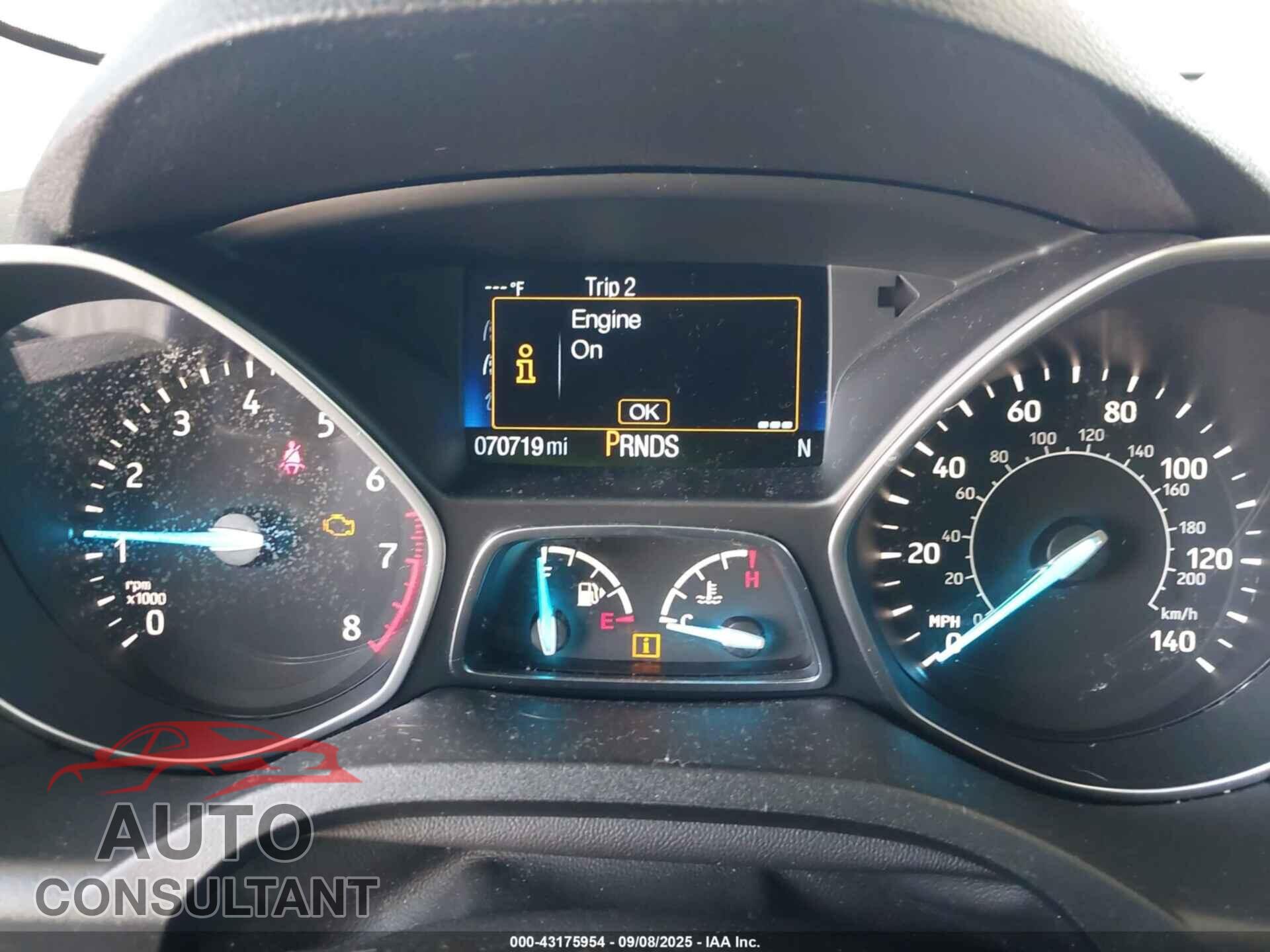 FORD ESCAPE 2017 - 1FMCU0J92HUD84412