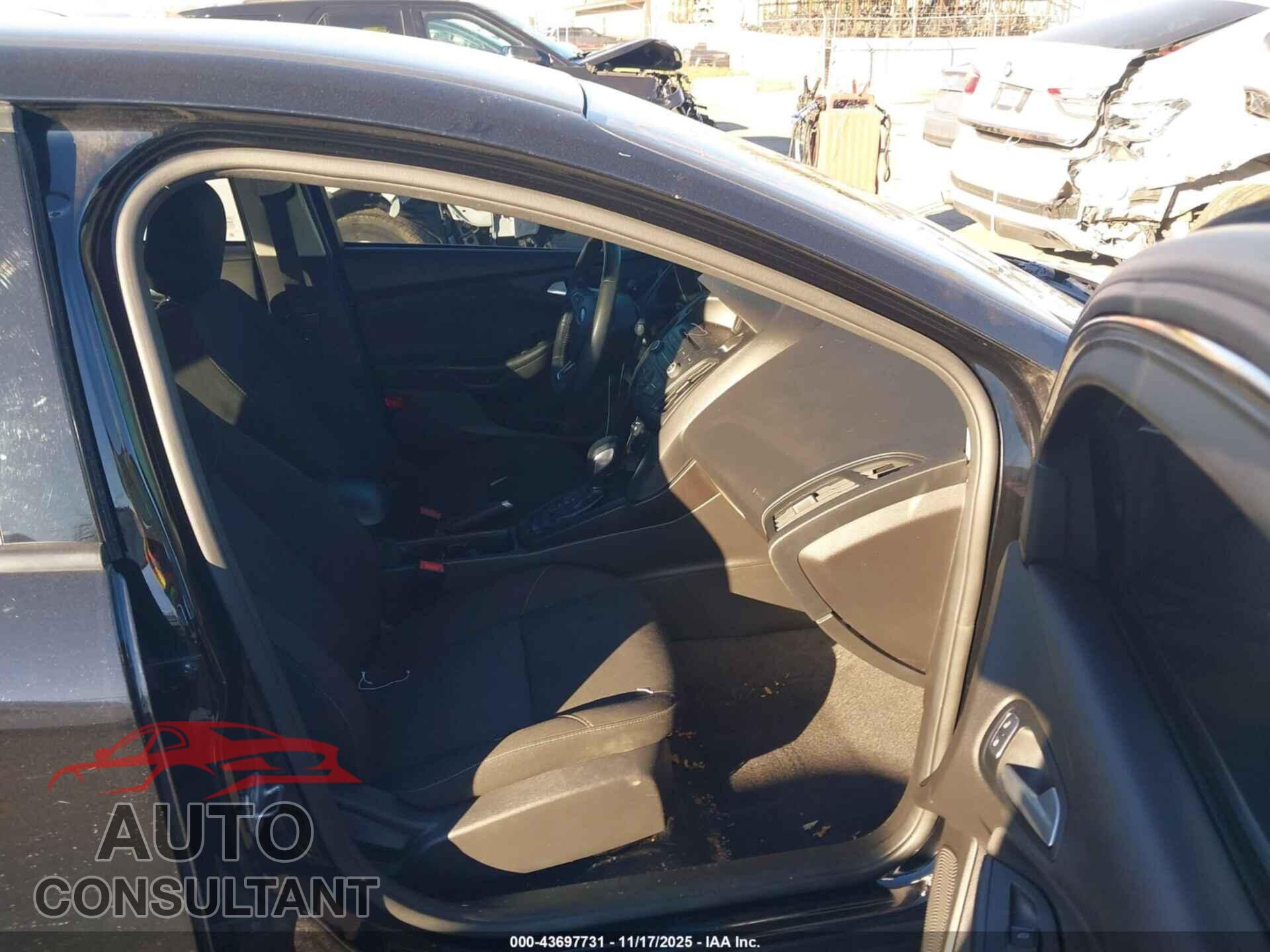 FORD FOCUS 2017 - 1FADP3F25HL347086