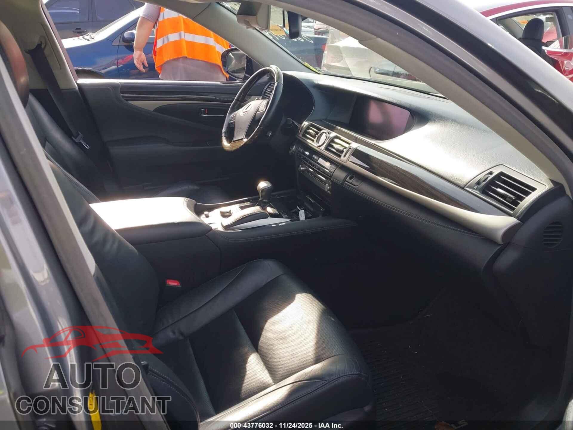 LEXUS LS 460 2014 - JTHCL5EF8E5022898