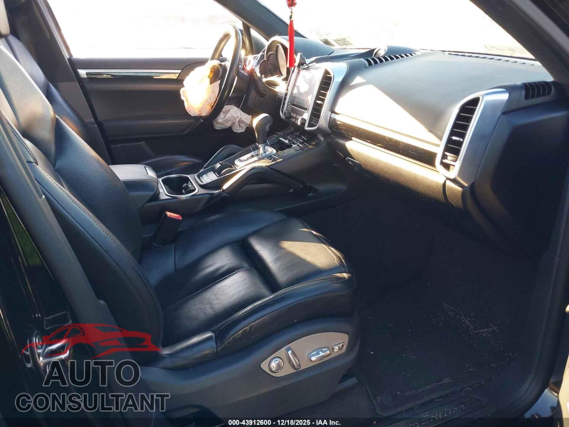 PORSCHE CAYENNE 2017 - WP1AA2A22HKA85743