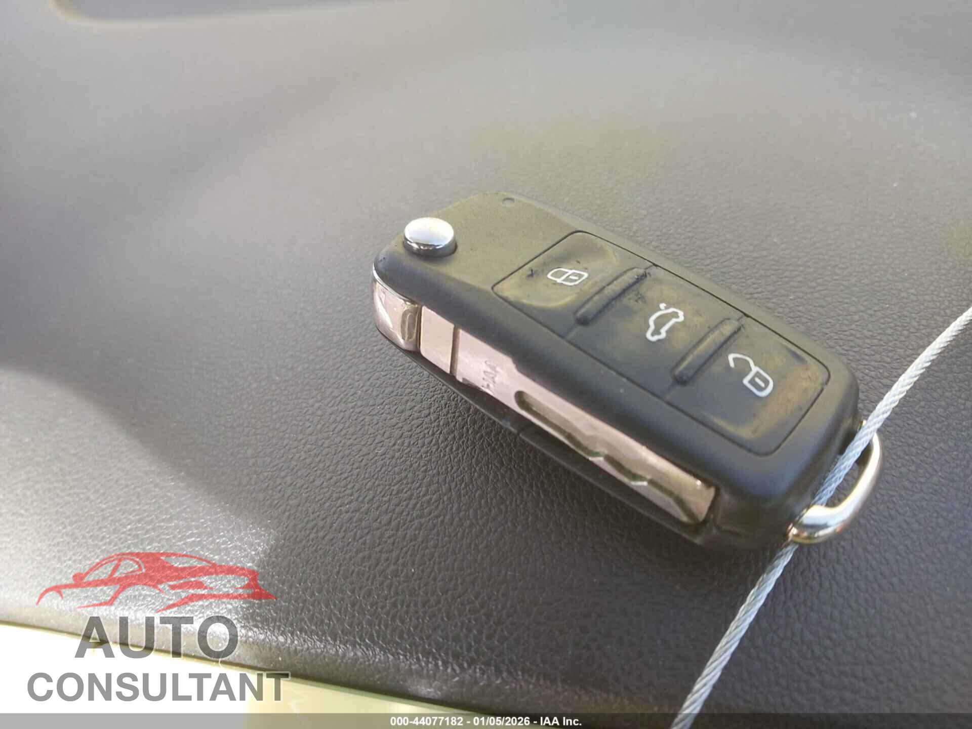 VOLKSWAGEN BEETLE 2014 - 3VWJ17AT0EM655439