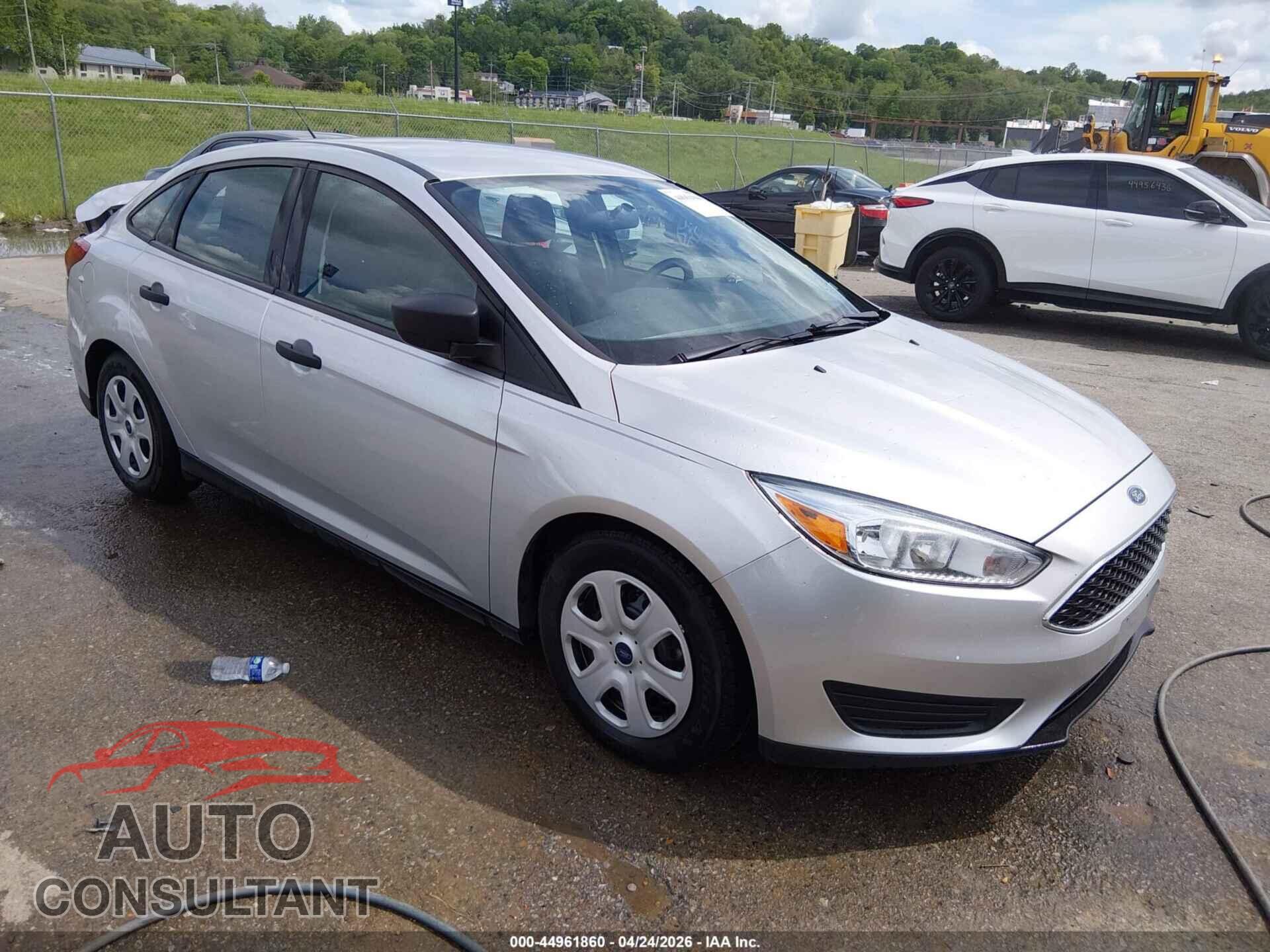 FORD FOCUS 2015 - 1FADP3E20FL357233