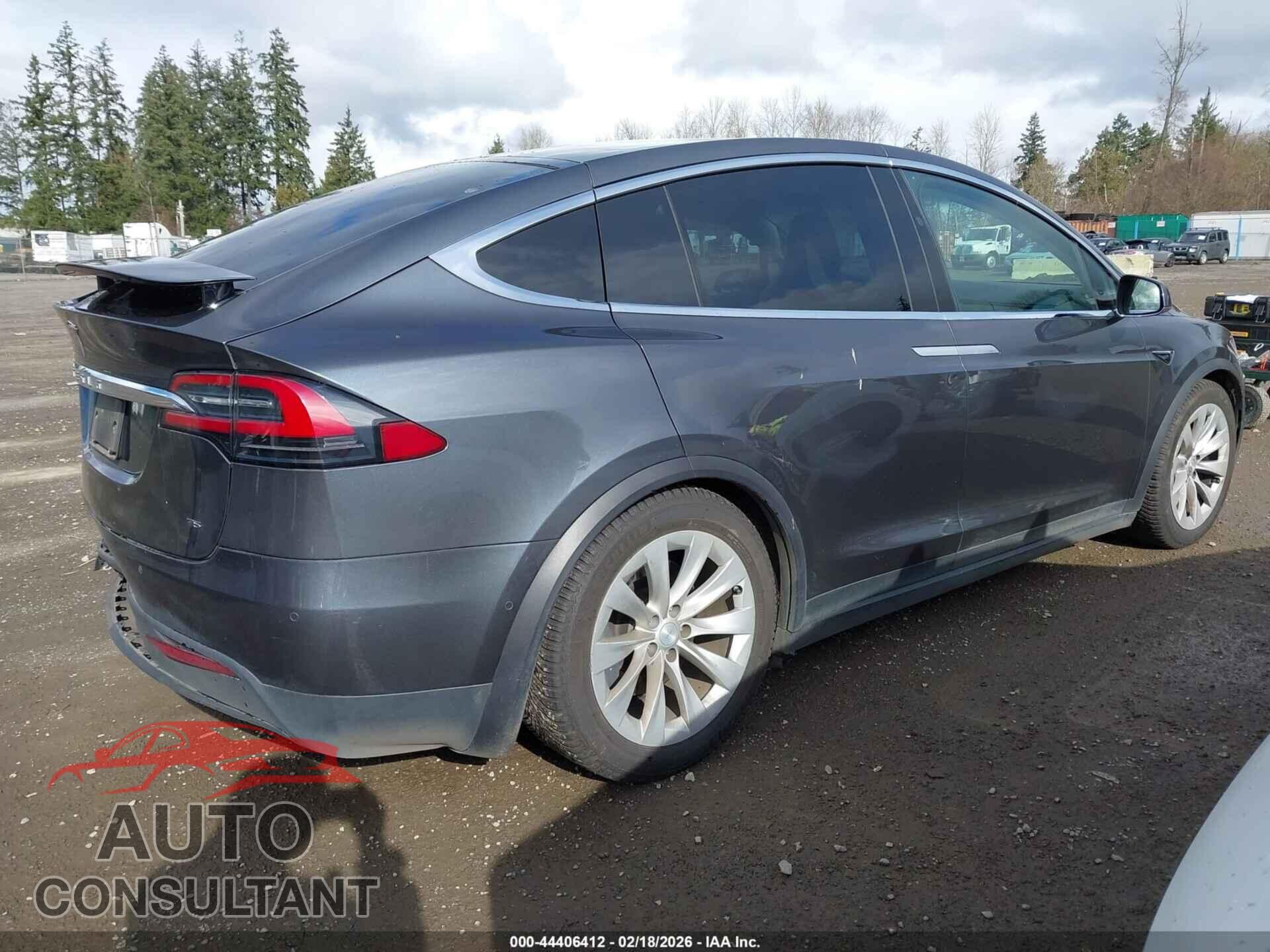 TESLA MODEL X 2018 - 5YJXCAE26JF105229