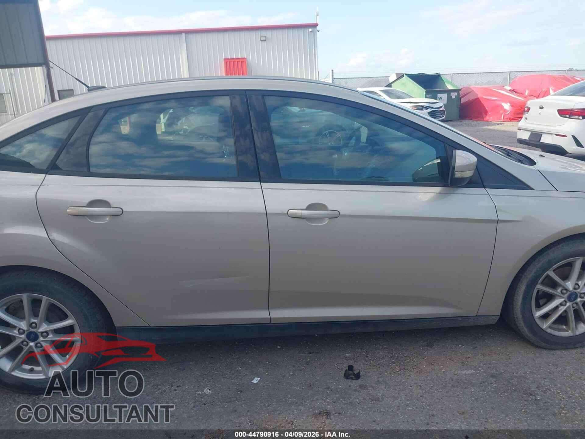 FORD FOCUS 2017 - 1FADP3F28HL208361