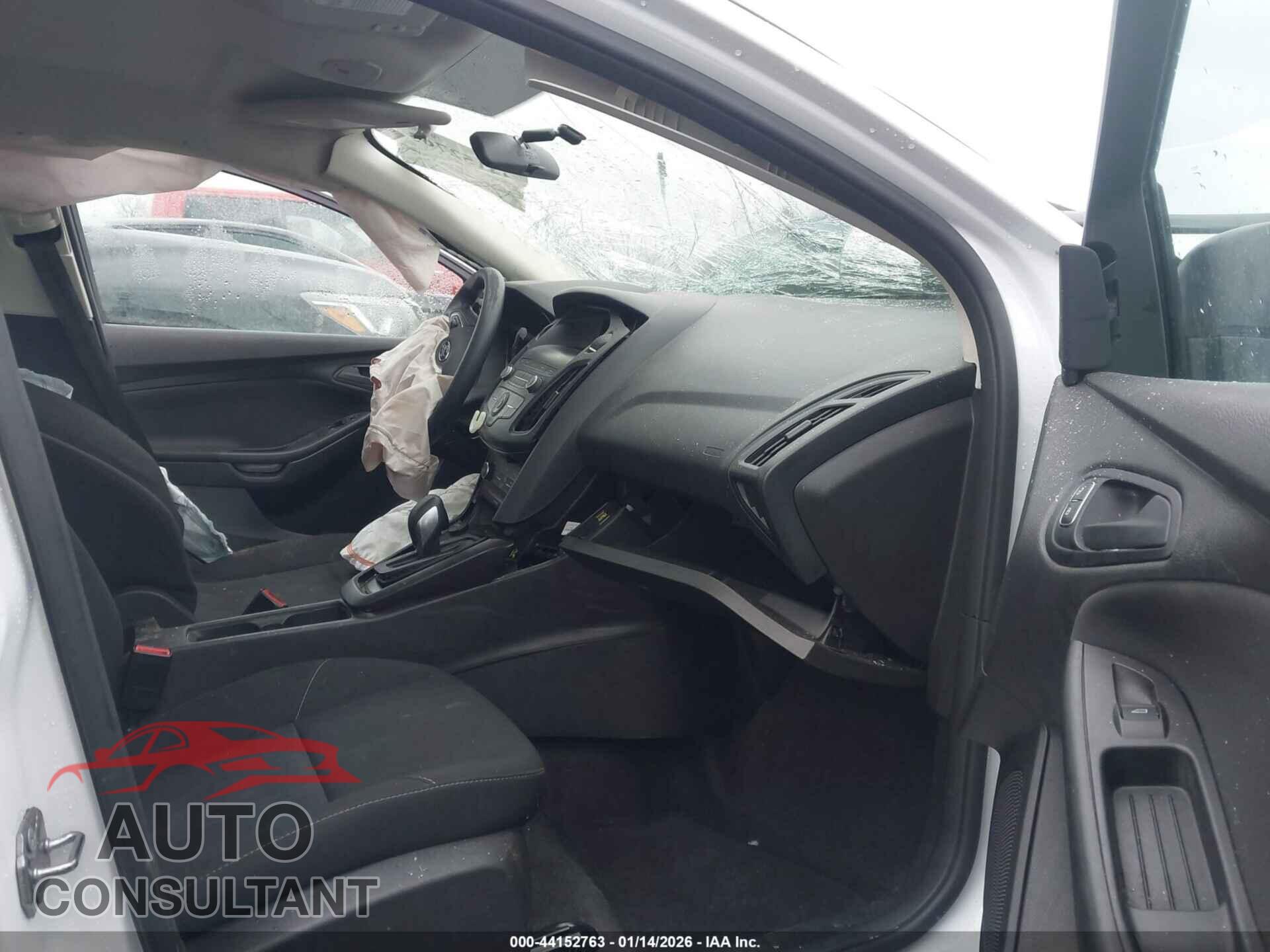FORD FOCUS 2018 - 1FADP3E21JL276430
