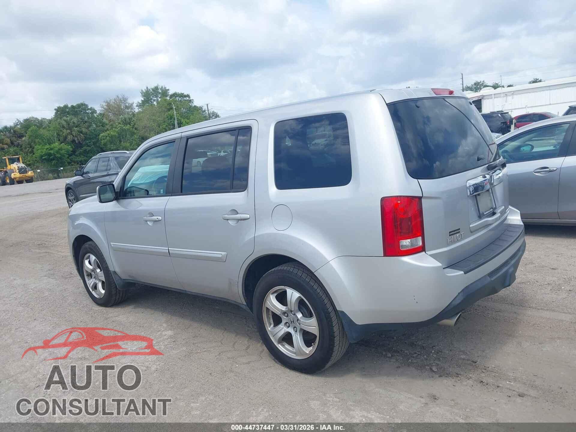 HONDA PILOT 2015 - 5FNYF3H5XFB010693