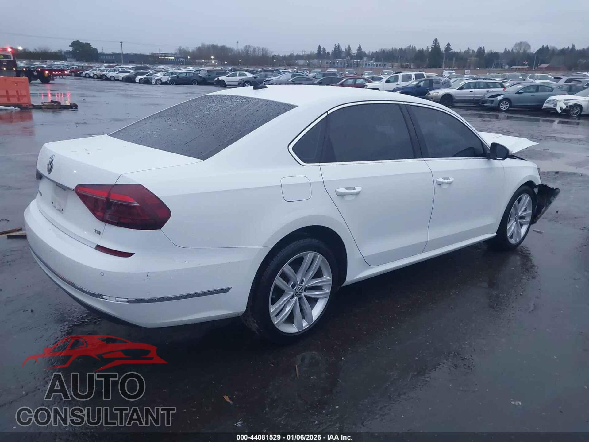 VOLKSWAGEN PASSAT 2018 - 1VWBA7A32JC015393