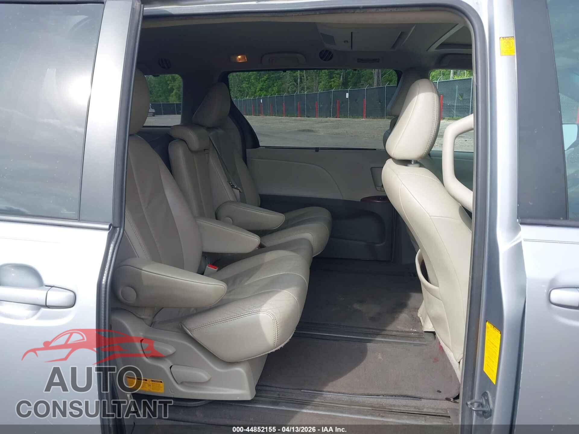 TOYOTA SIENNA 2011 - 5TDYK3DC0BS064316