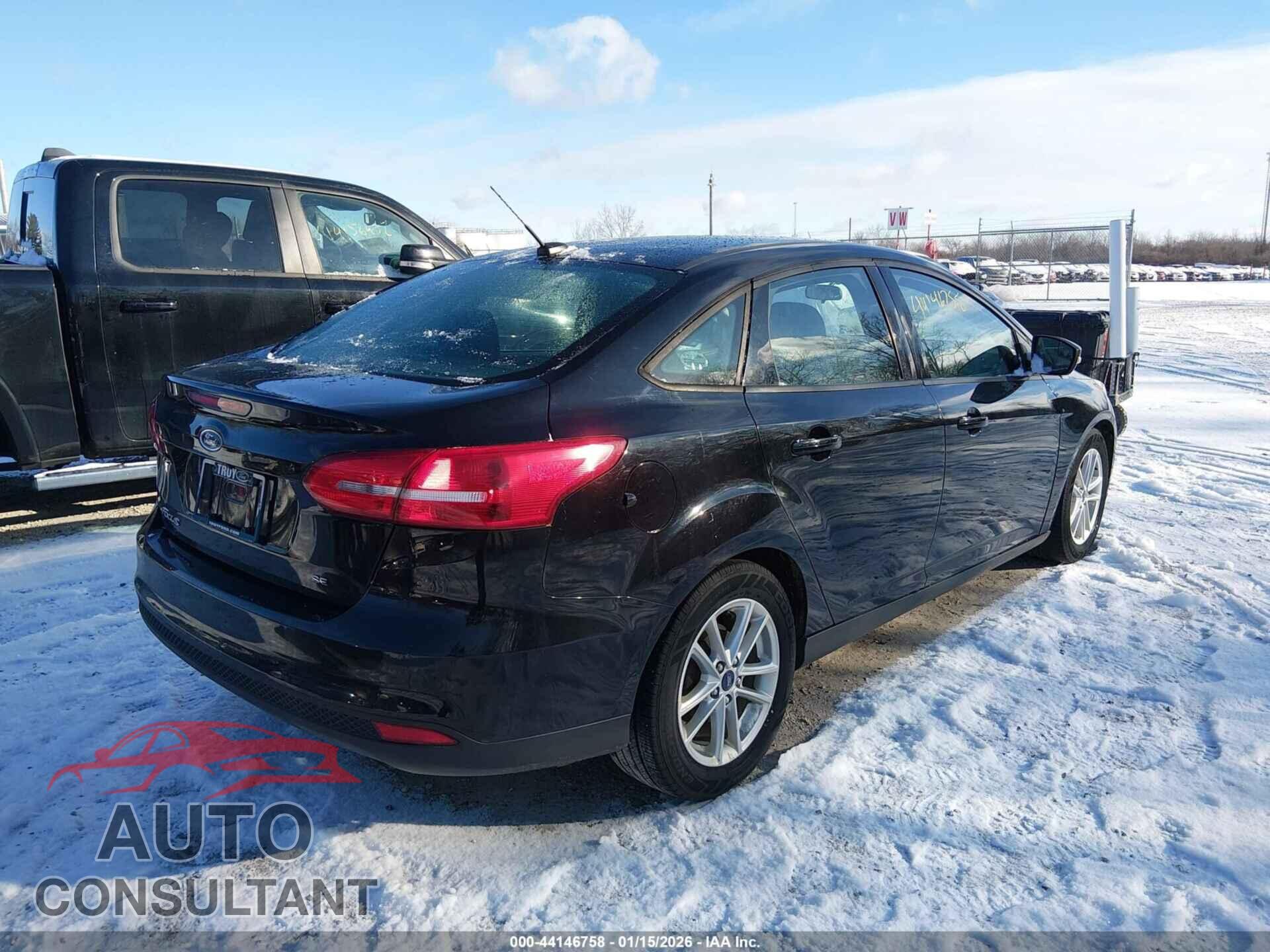 FORD FOCUS 2017 - 1FADP3F23HL289852