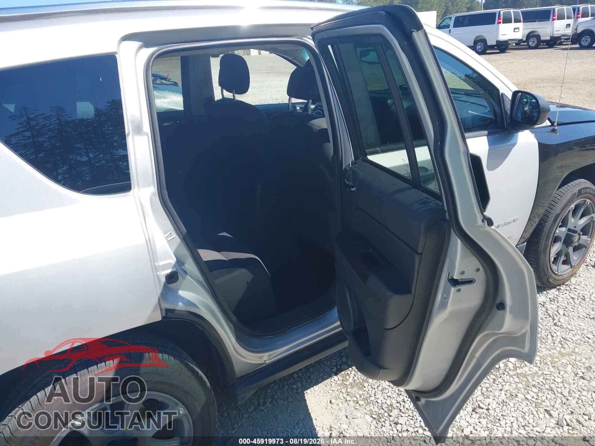 JEEP COMPASS 2011 - 1J4NF1FB8BD266620