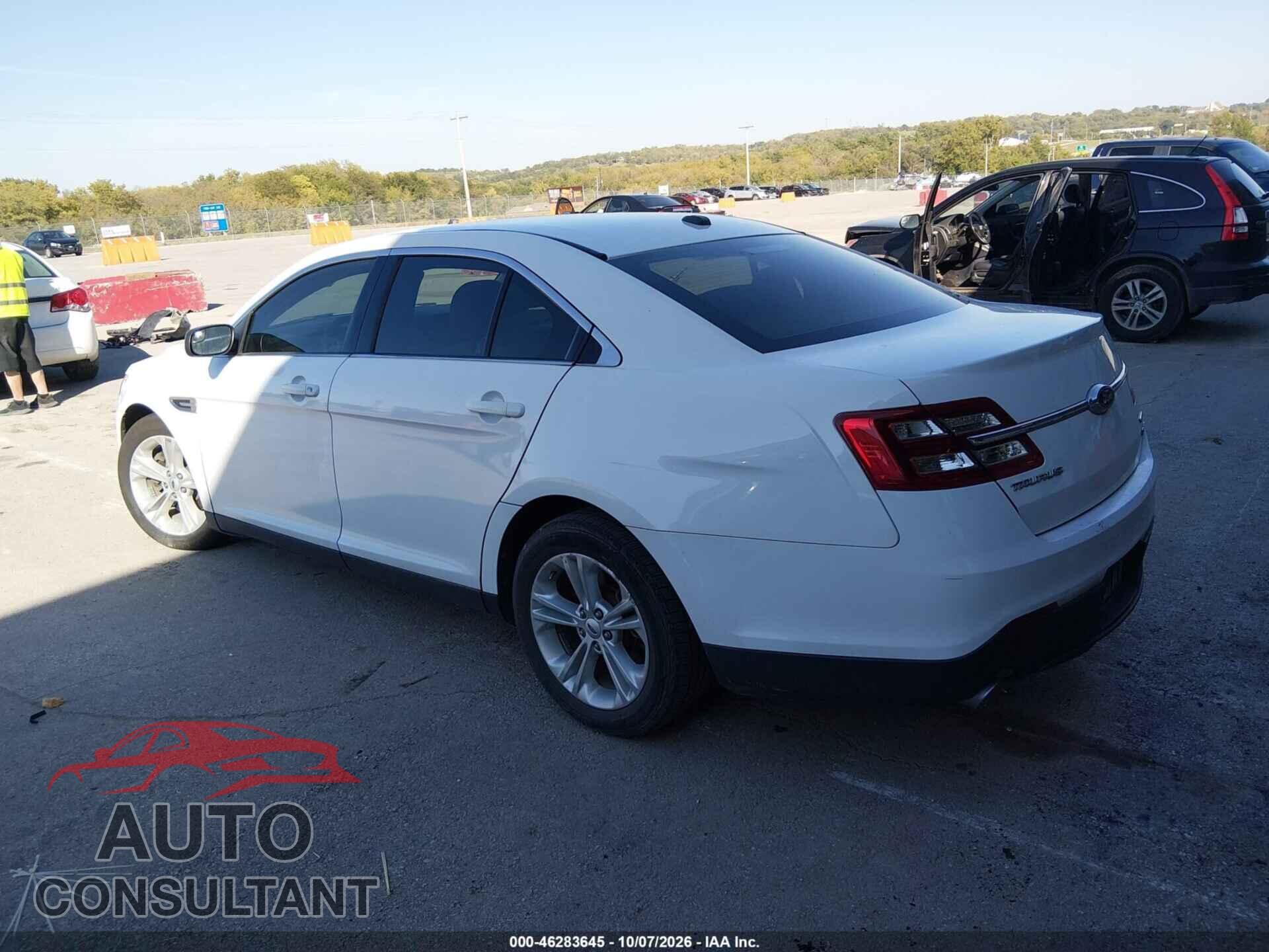 FORD TAURUS 2018 - 1FAHP2D87JG109189
