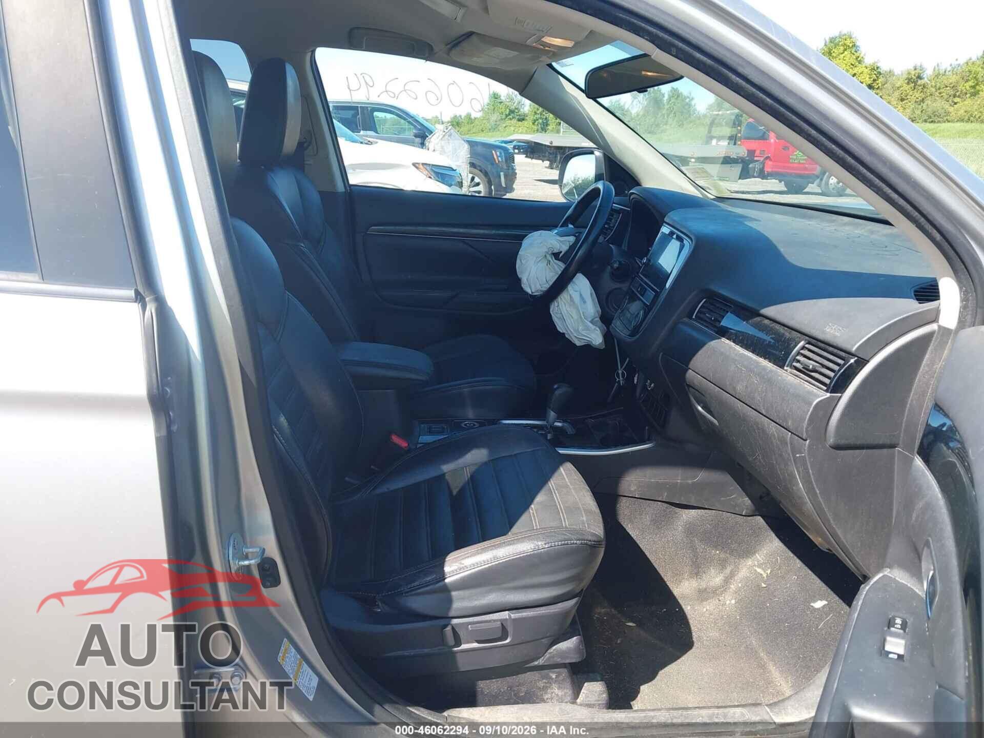 MITSUBISHI OUTLANDER 2019 - JA4AZ3A33KZ044894