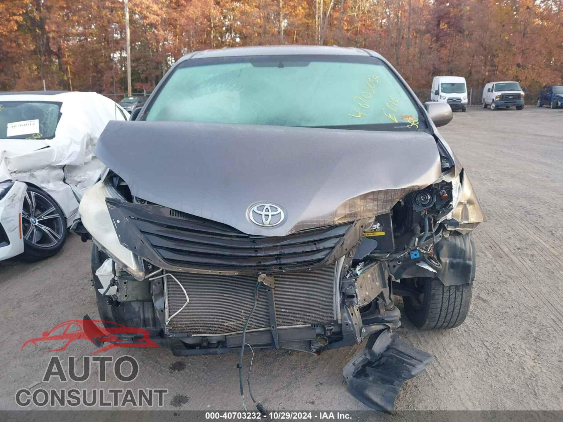 TOYOTA SIENNA 2011 - 5TDKK3DC5BS036680