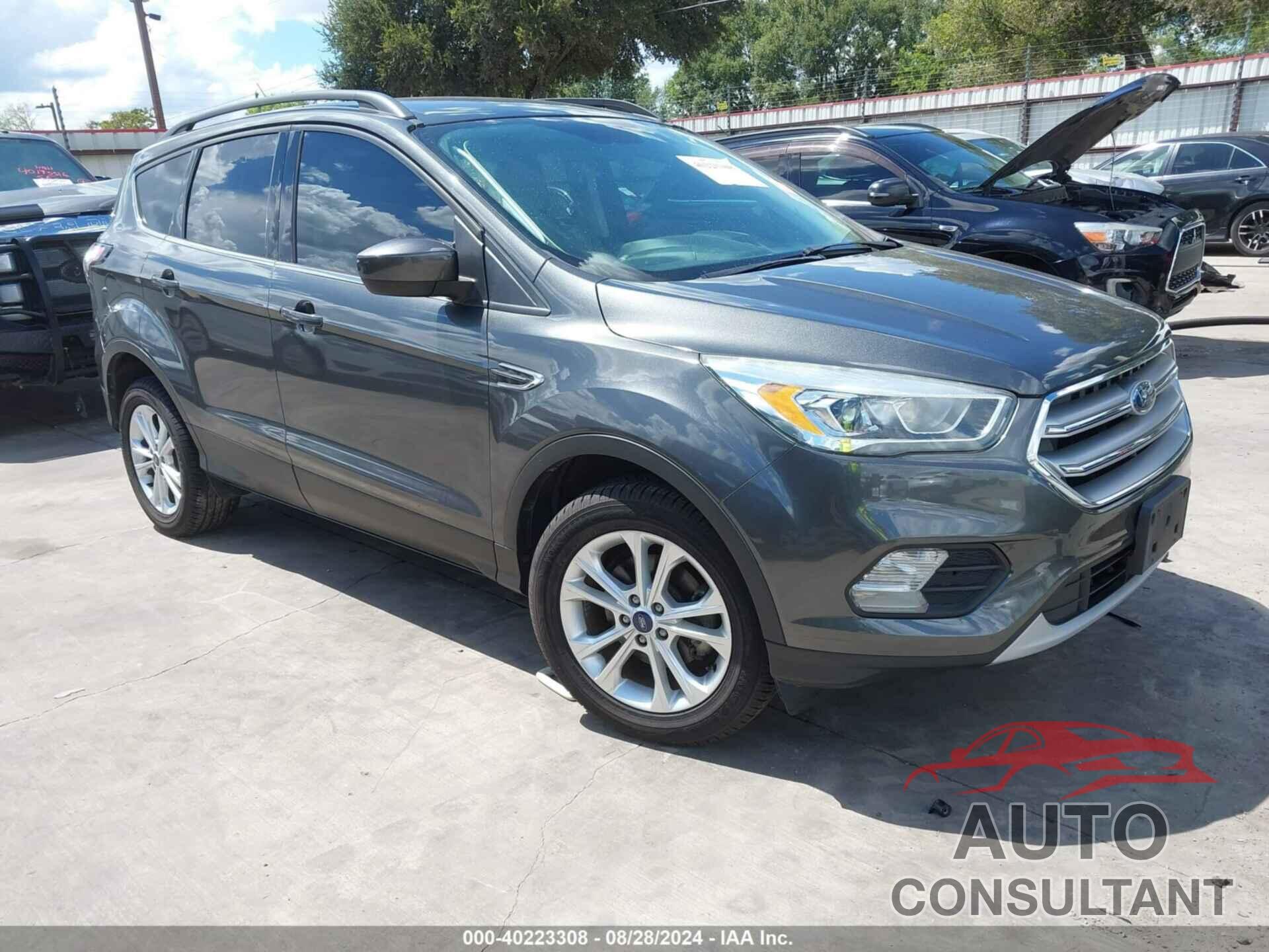 FORD ESCAPE 2017 - 1FMCU0GD2HUC34084