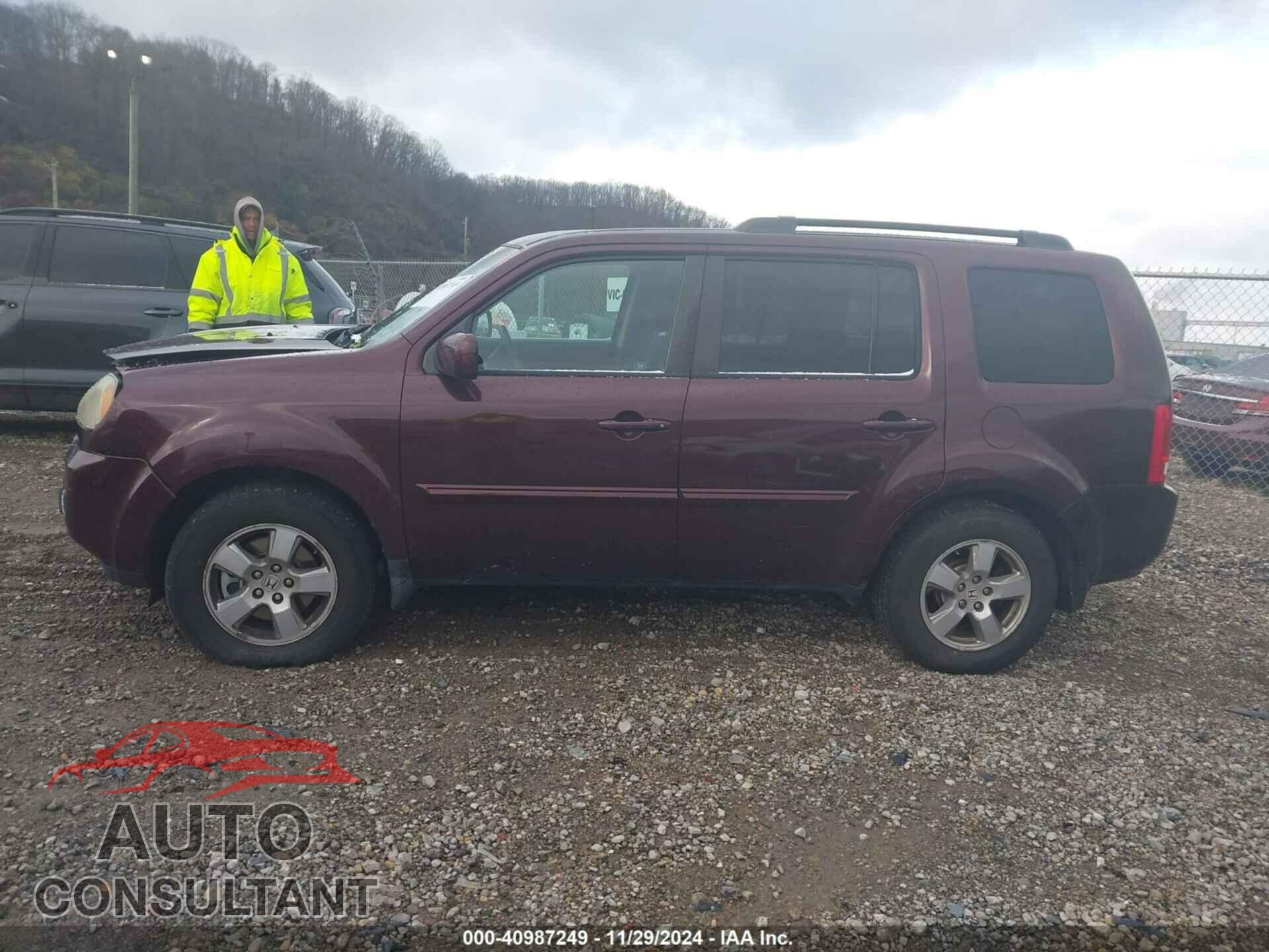 HONDA PILOT 2011 - 5FNYF4H4XBB005517