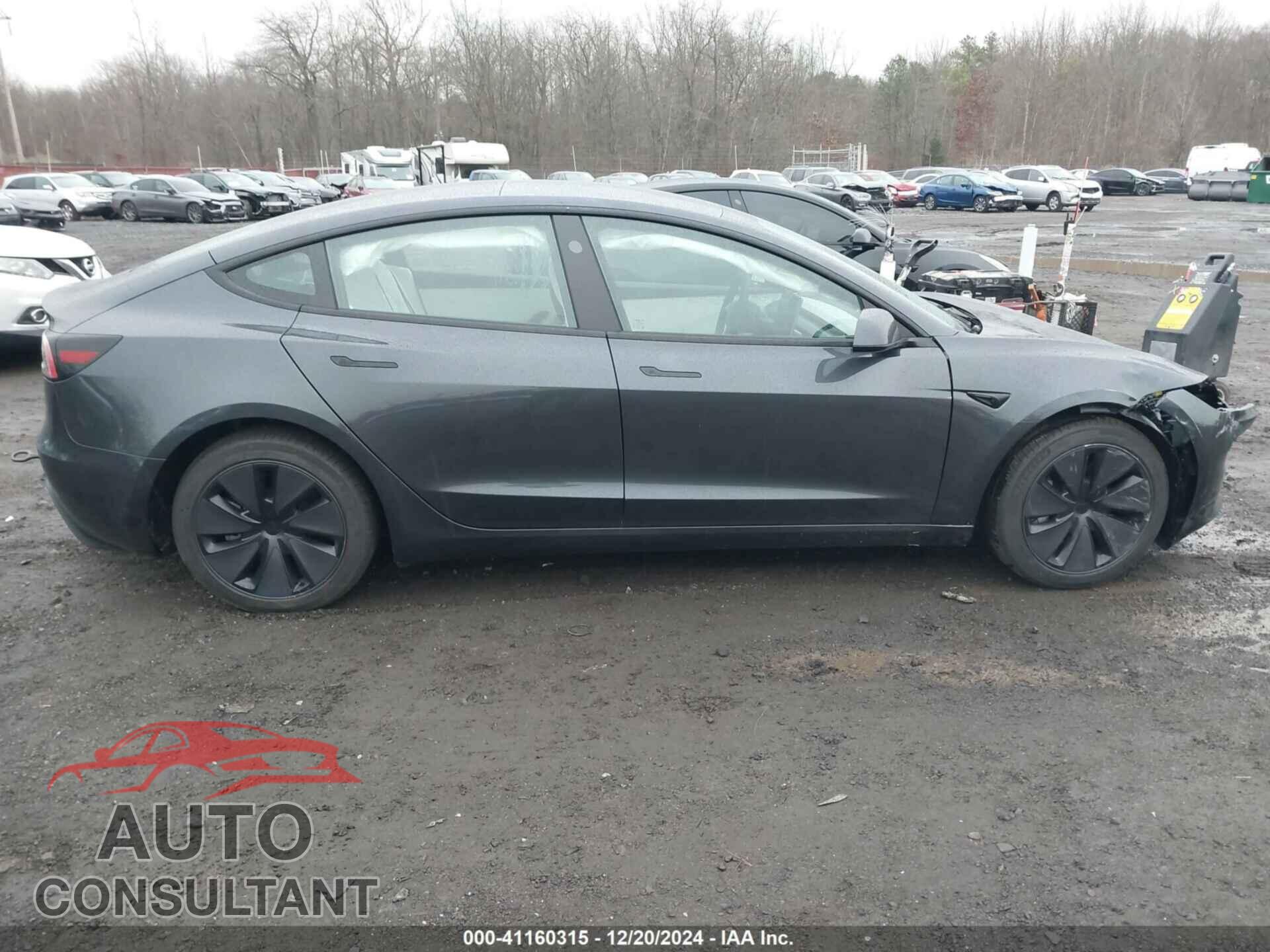 TESLA MODEL 3 2024 - 5YJ3E1EA9RF858829