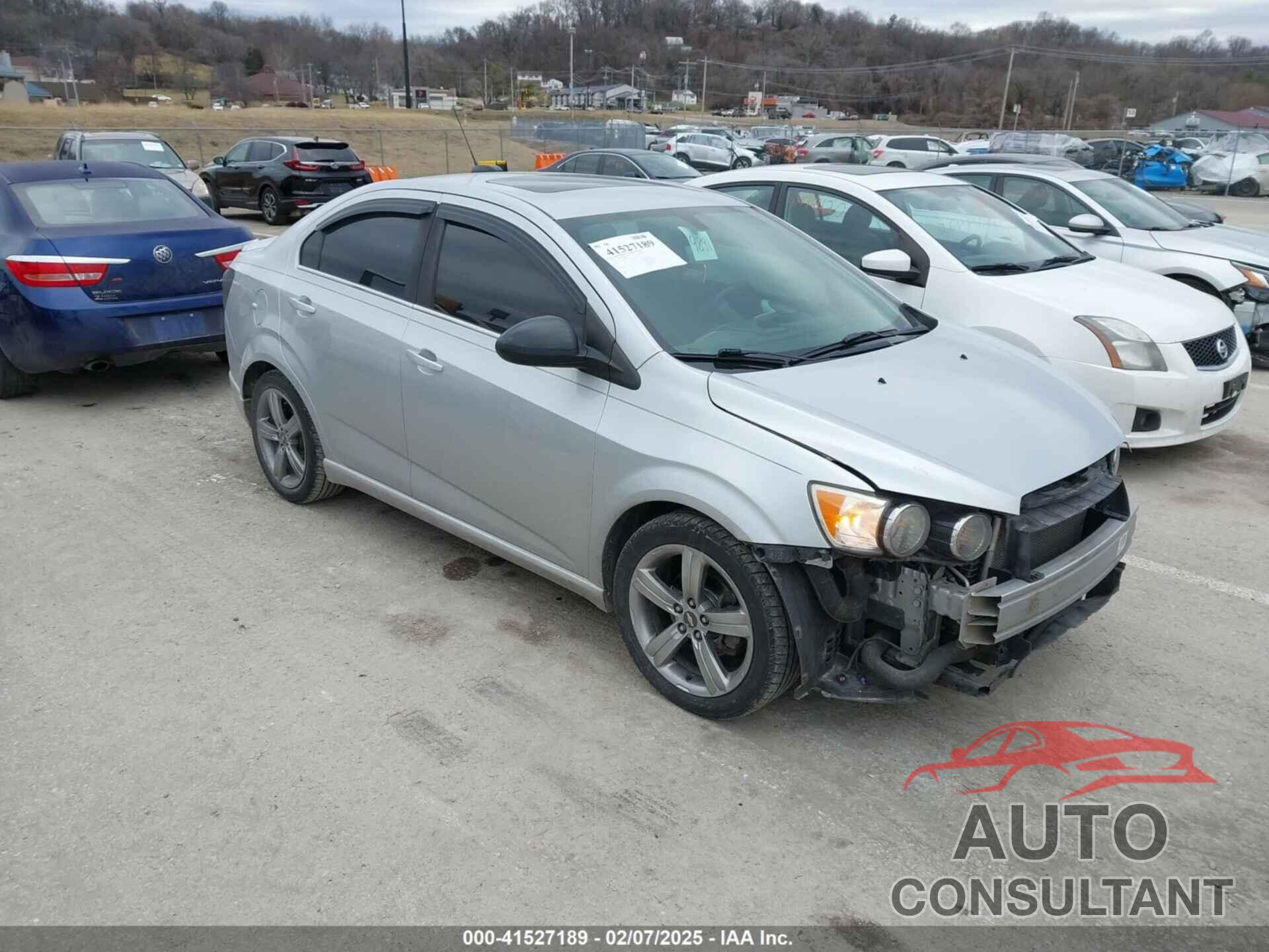 CHEVROLET SONIC 2015 - 1G1JG5SB7F4169891