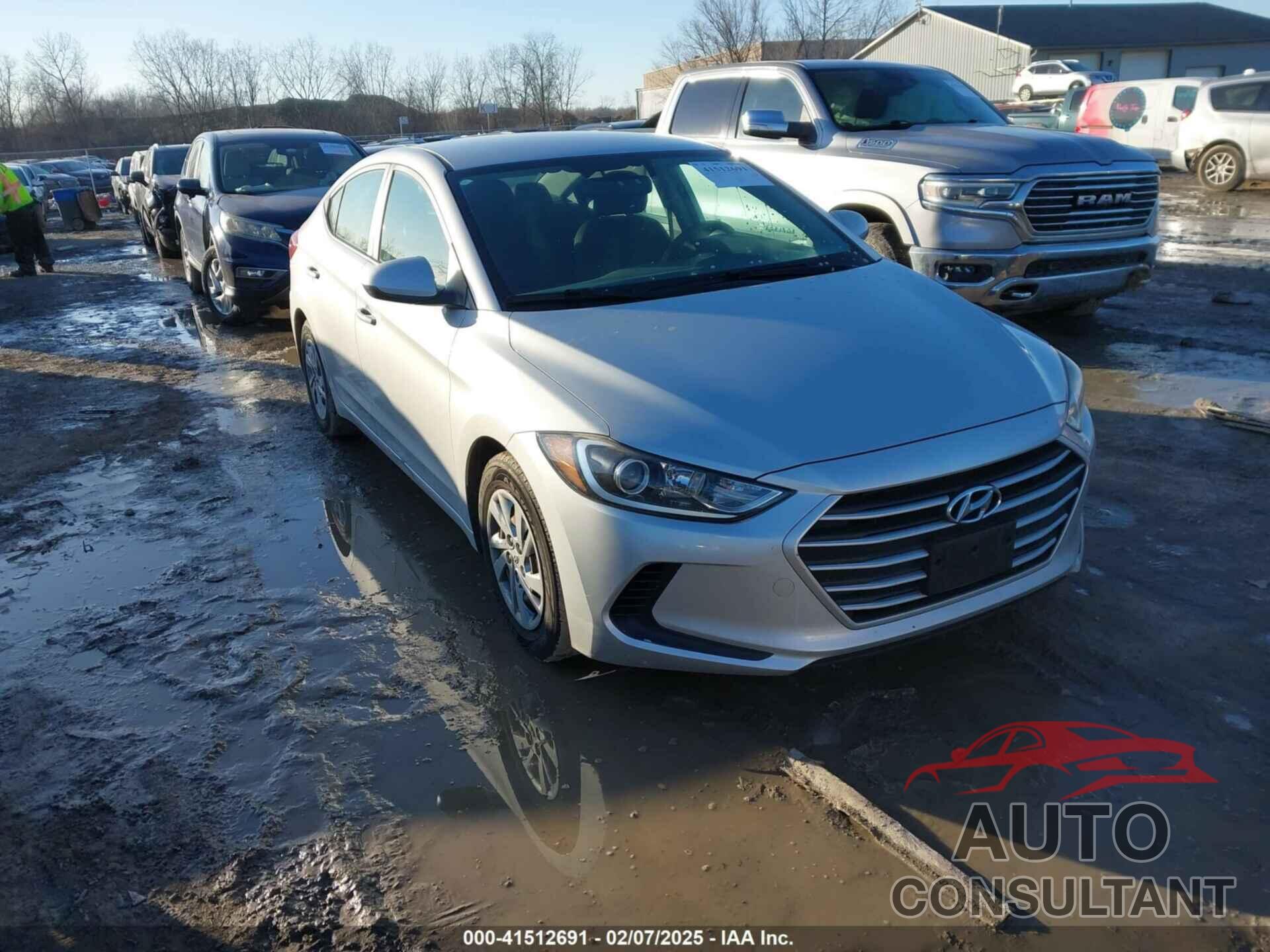 HYUNDAI ELANTRA 2018 - KMHD74LF7JU611542