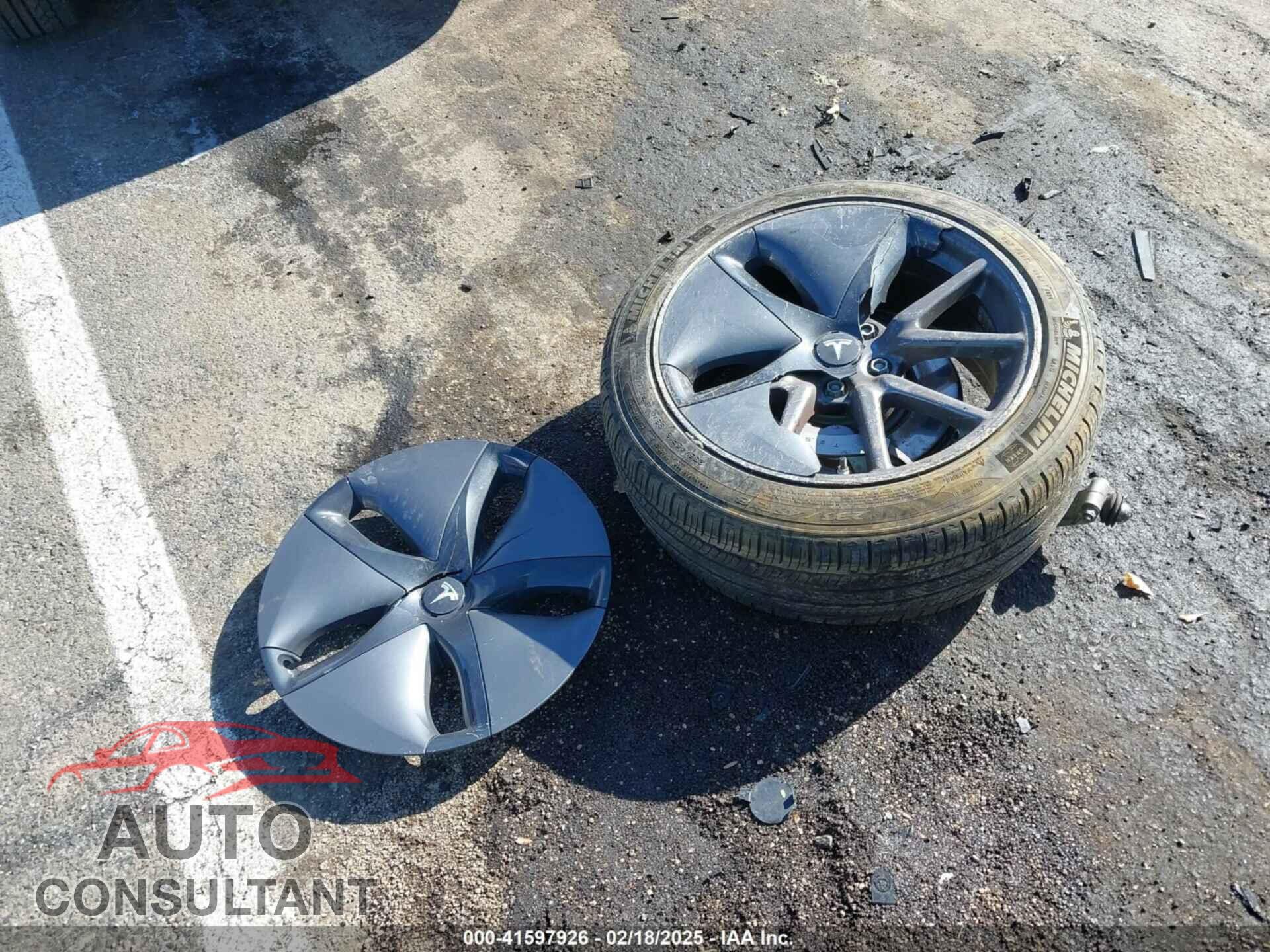 TESLA MODEL 3 2017 - 5YJ3E1EA4HF000103