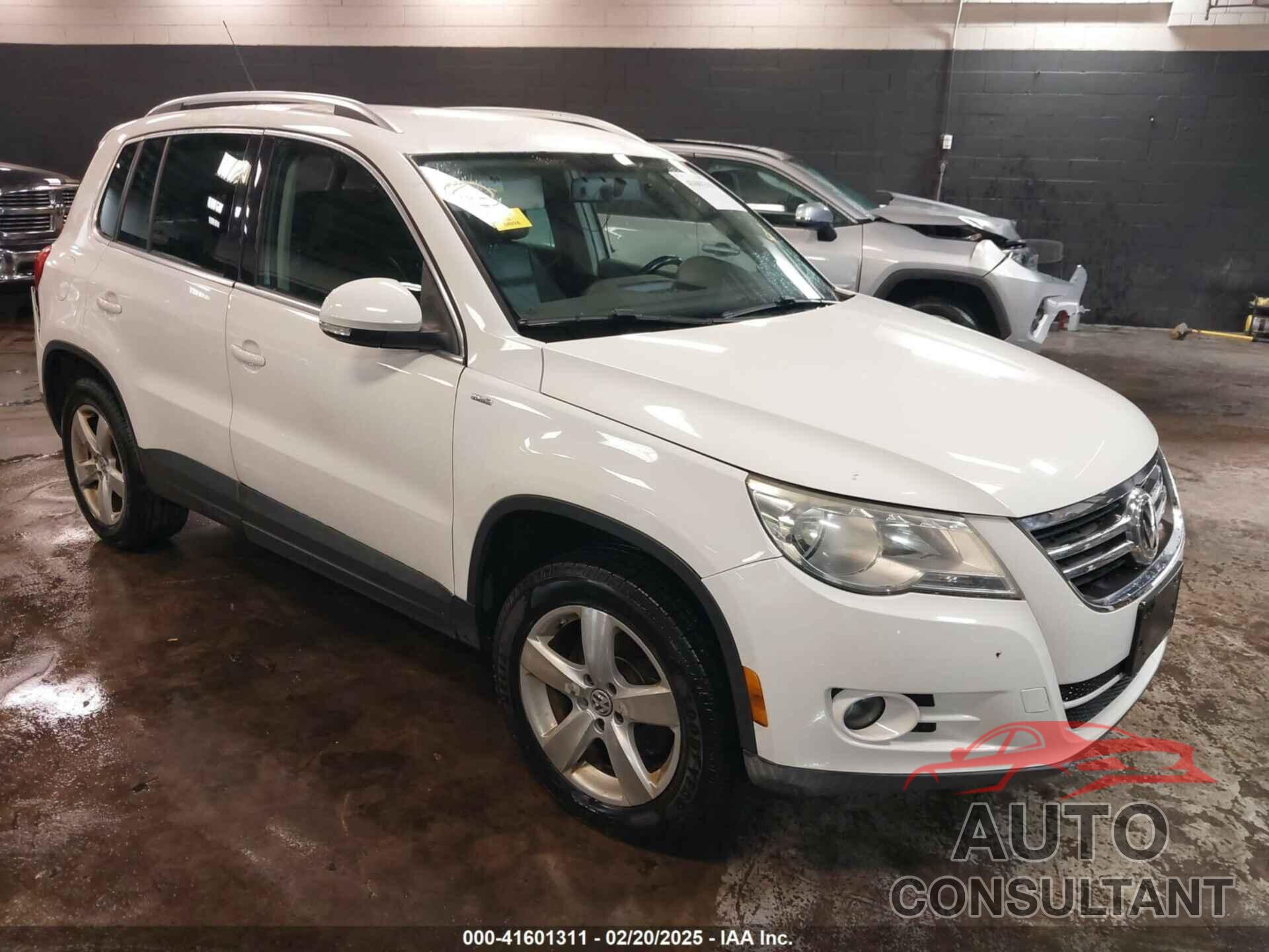 VOLKSWAGEN TIGUAN 2010 - WVGBV7AX2AW520788