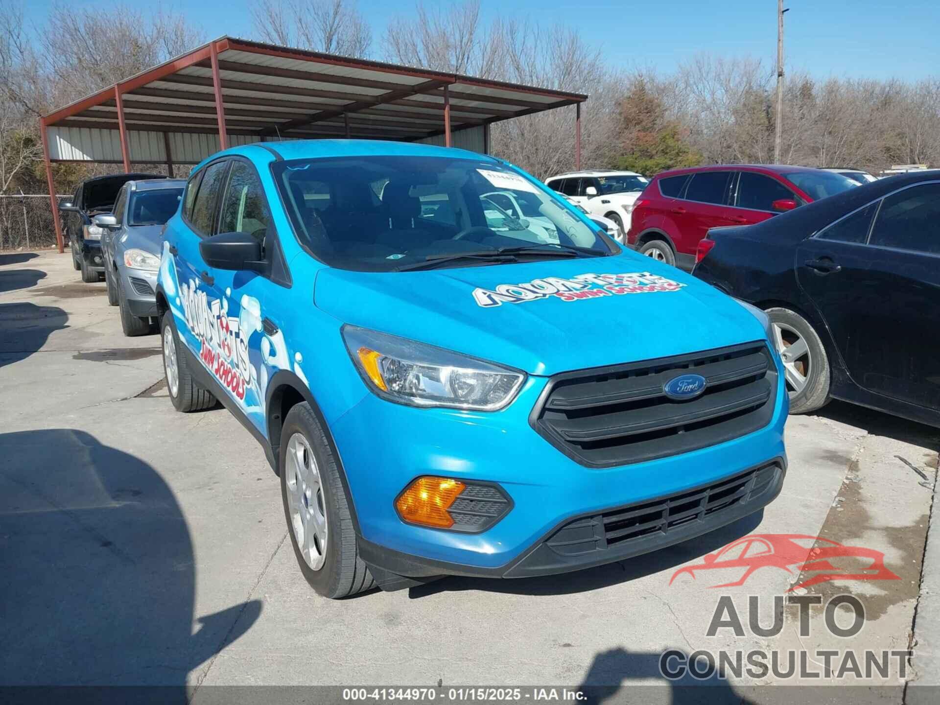 FORD ESCAPE 2017 - 1FMCU0F75HUB12055