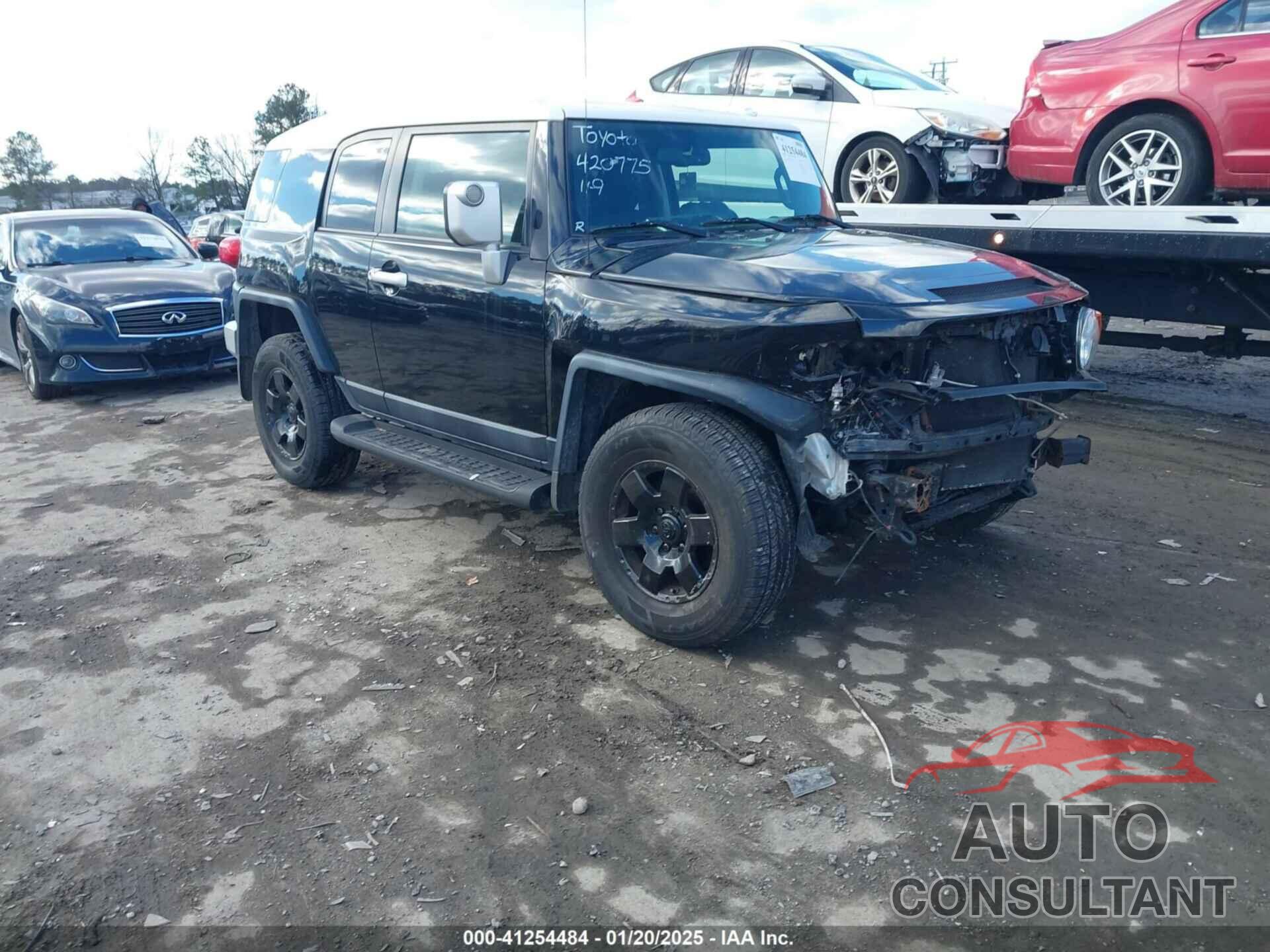 TOYOTA FJ CRUISER 2010 - JTEBU4BF4AK073413