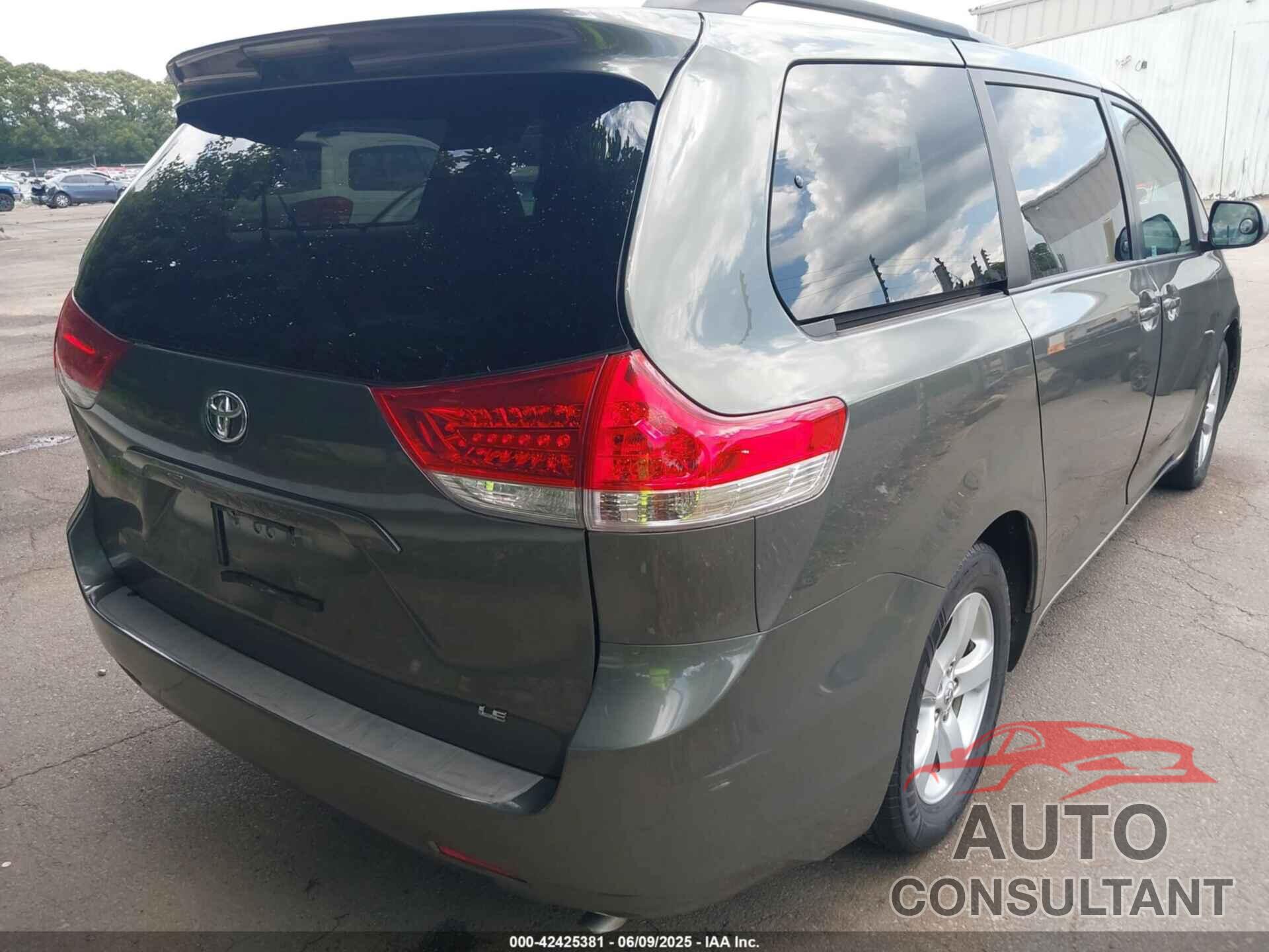 TOYOTA SIENNA 2011 - 5TDKK3DC6BS156696