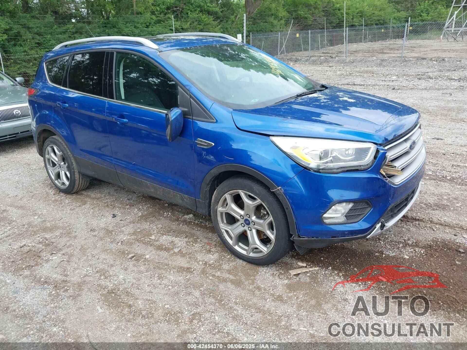FORD ESCAPE 2017 - 1FMCU0J98HUA47968