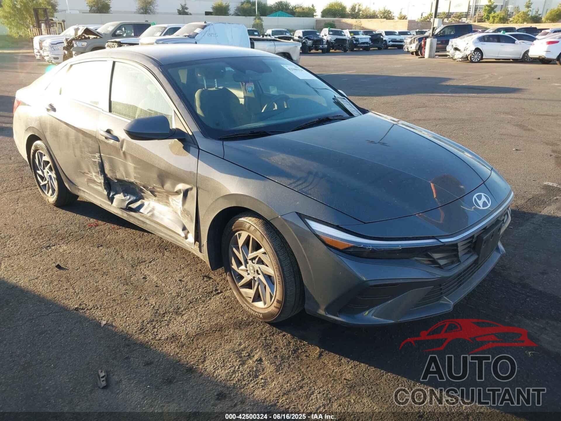 HYUNDAI ELANTRA 2024 - KMHLM4DG8RU708529