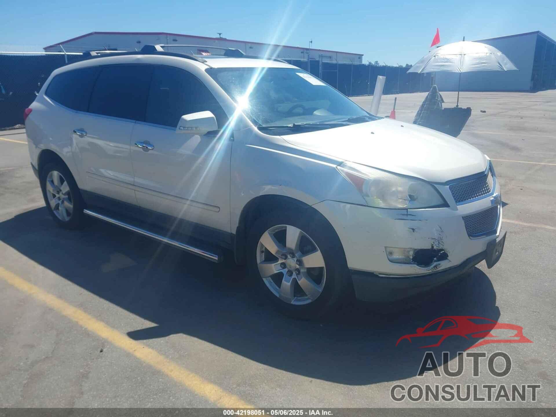 CHEVROLET TRAVERSE 2011 - 1GNKRLED2BJ136520