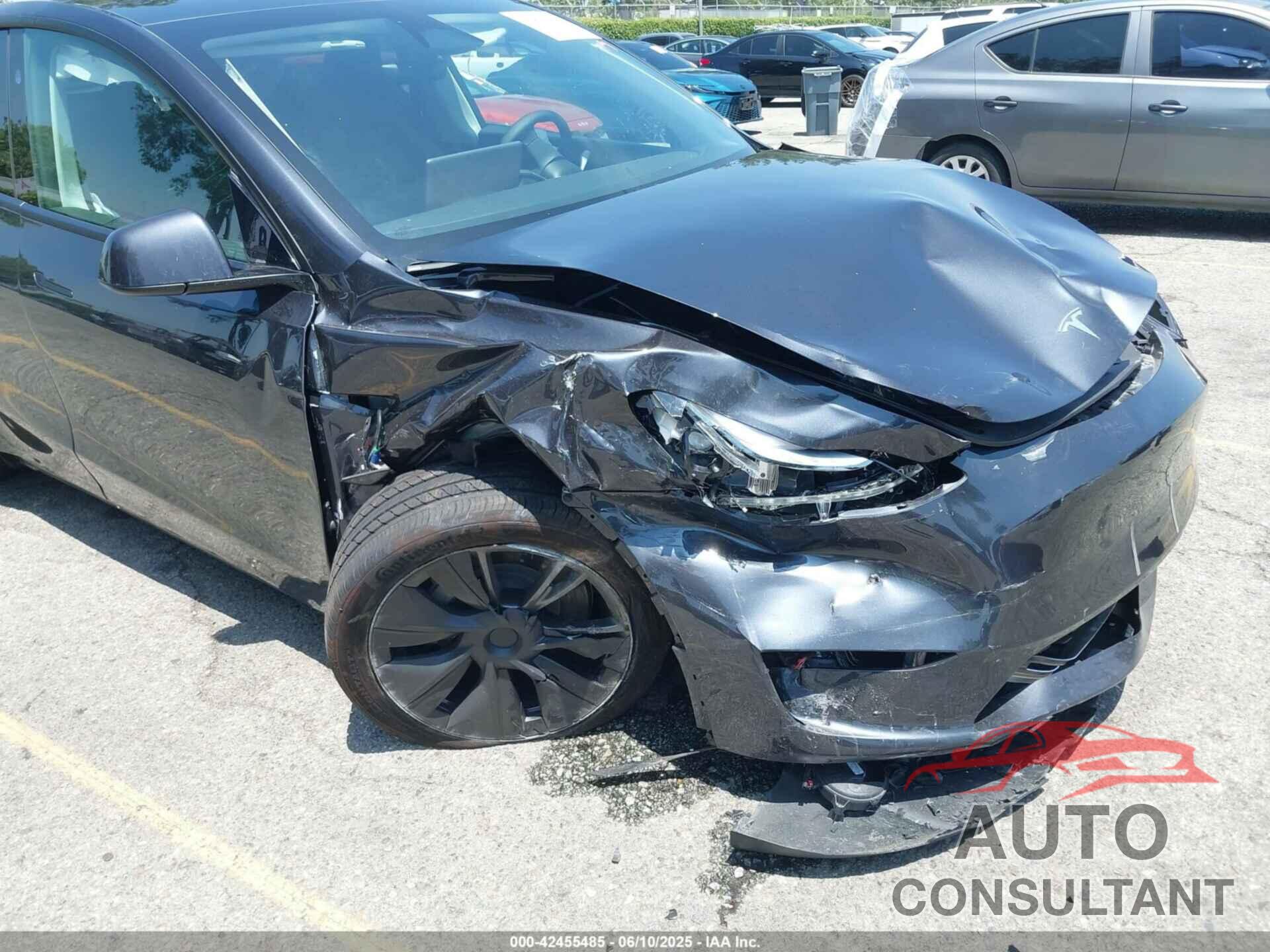 TESLA MODEL Y 2025 - 7SAYGDEE1SF283932