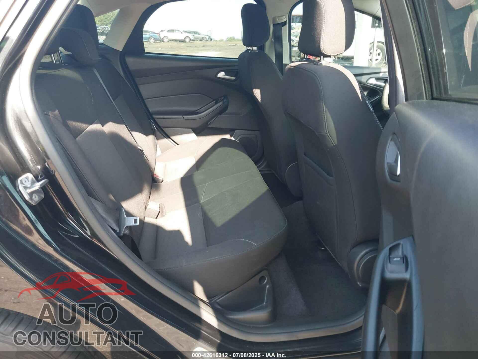 FORD FOCUS 2018 - 1FADP3FE1JL201963