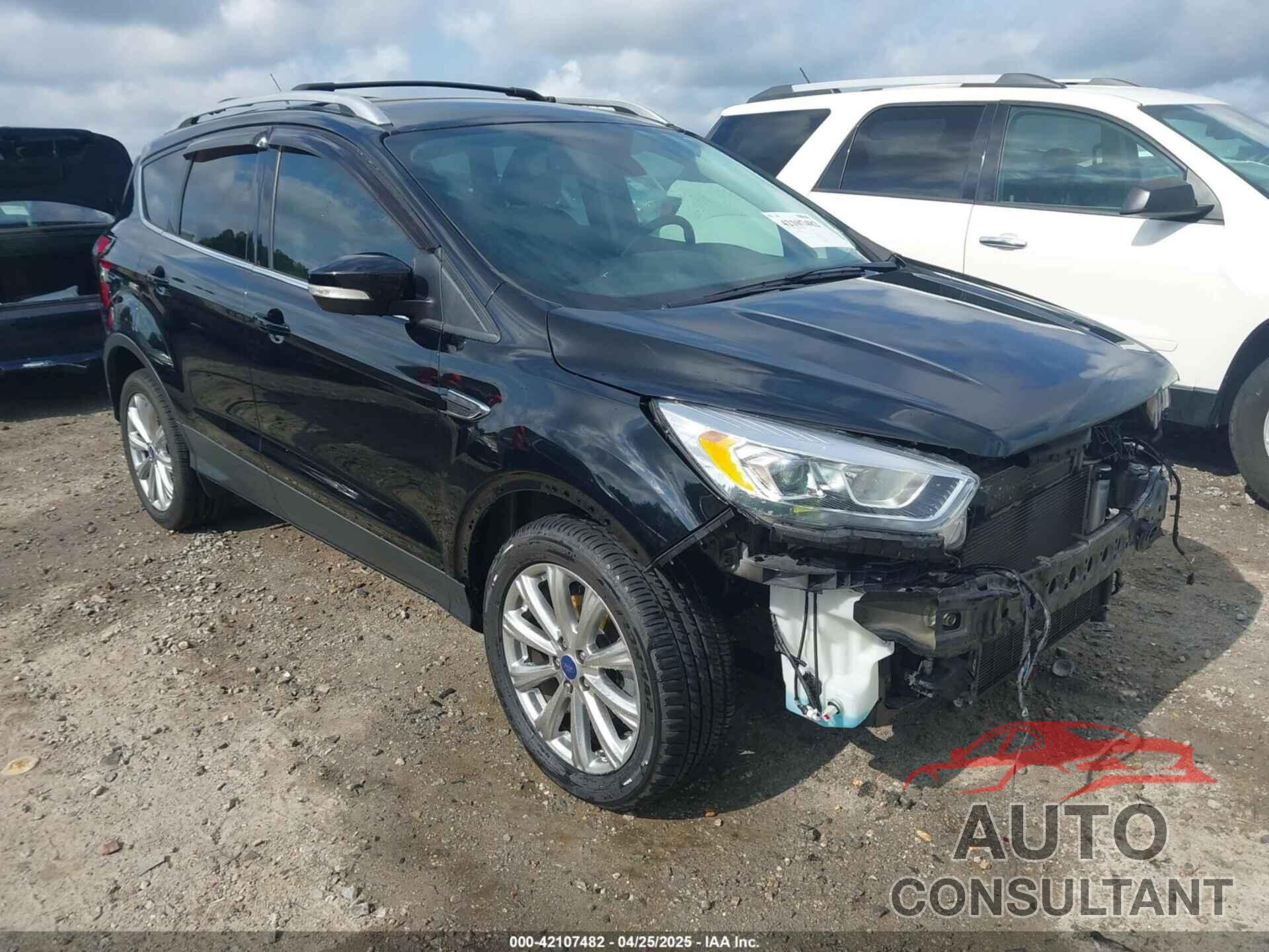 FORD ESCAPE 2017 - 1FMCU0JD8HUE84471