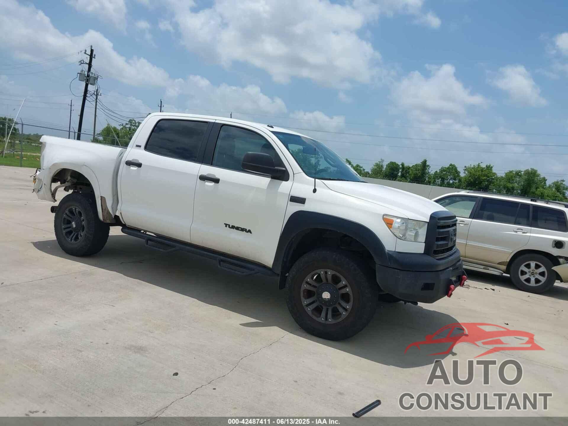 TOYOTA TUNDRA 2011 - 5TFEY5F11BX100307