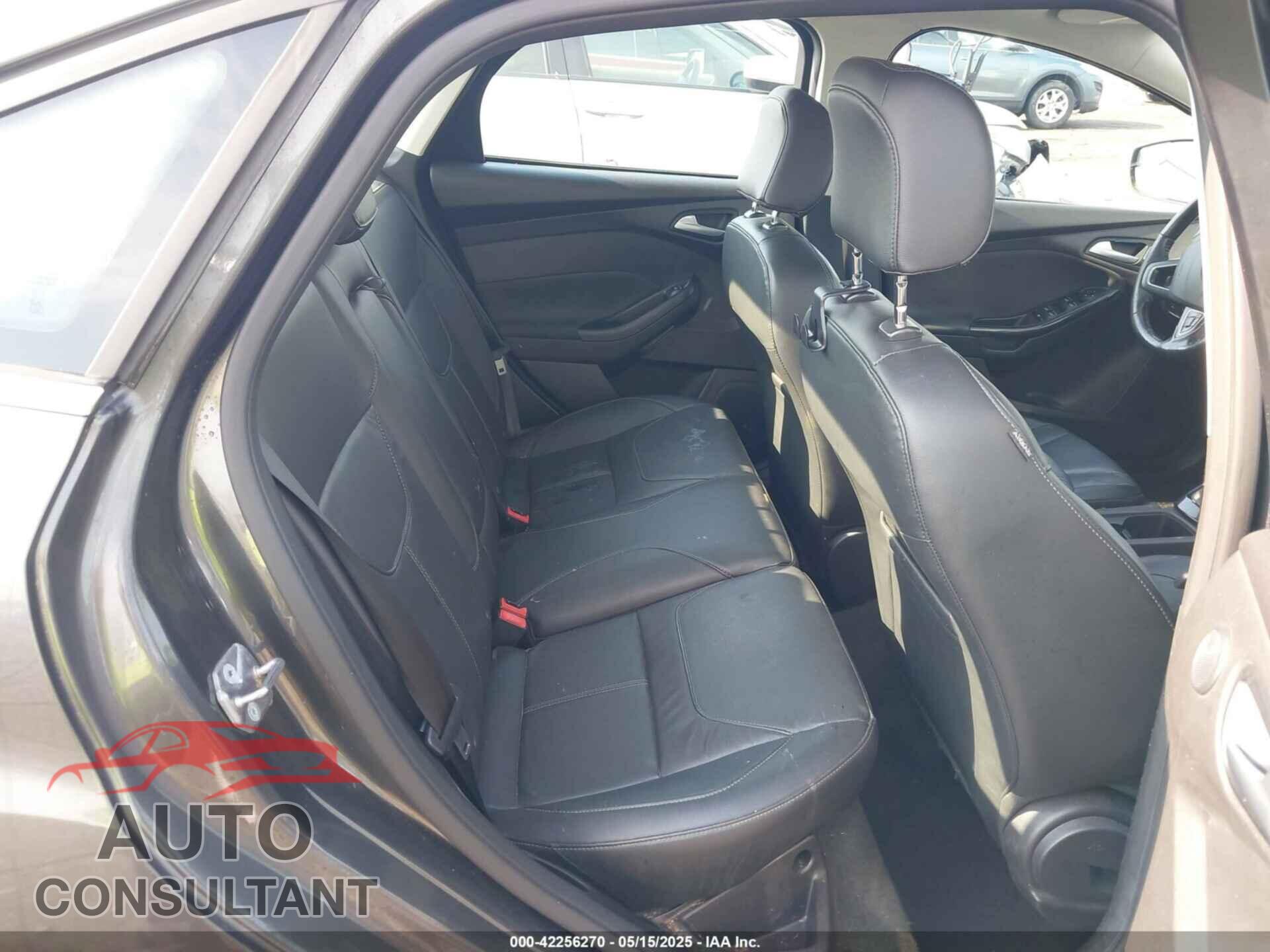 FORD FOCUS 2017 - 1FADP3J21HL203736