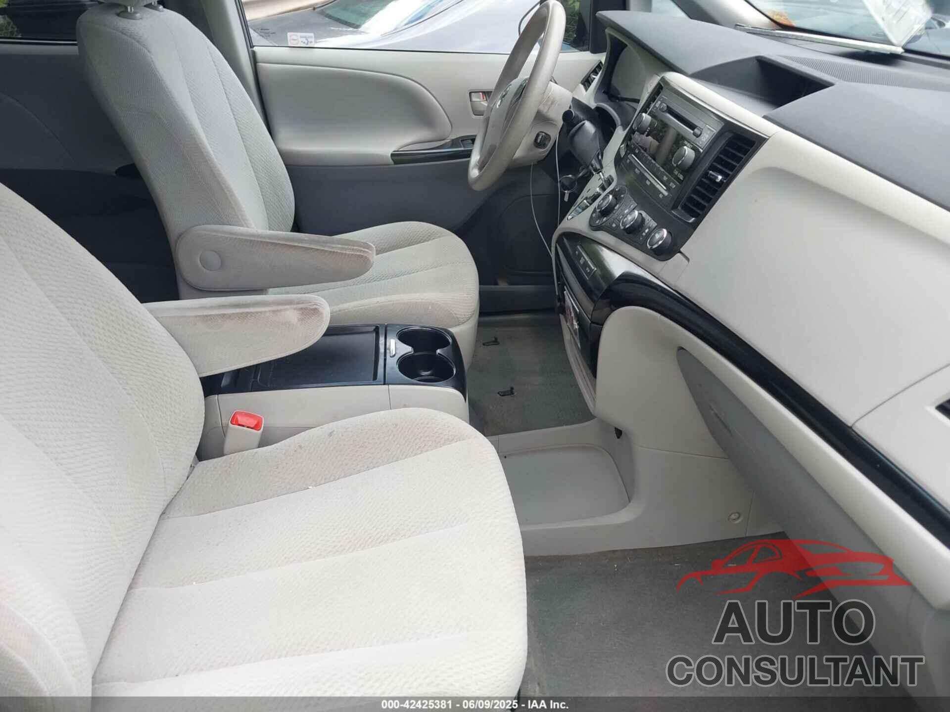 TOYOTA SIENNA 2011 - 5TDKK3DC6BS156696