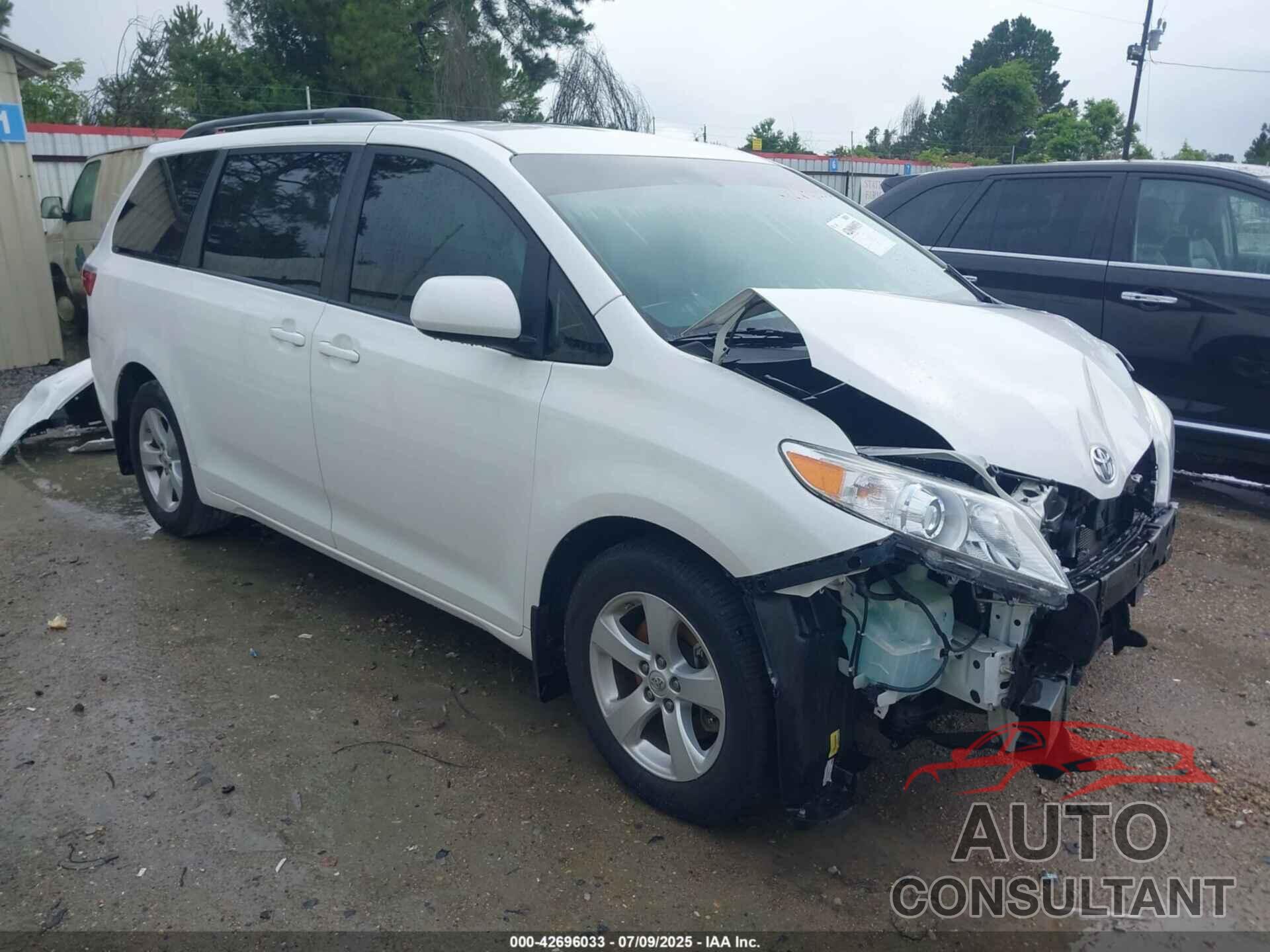 TOYOTA SIENNA 2017 - 5TDKZ3DC3HS882827