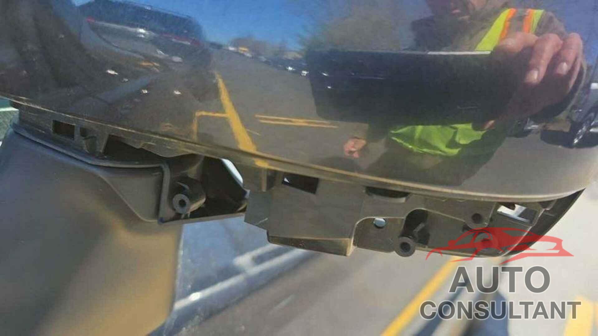 SUBARU FORESTER 2018 - JF2SJAGC2JH480445