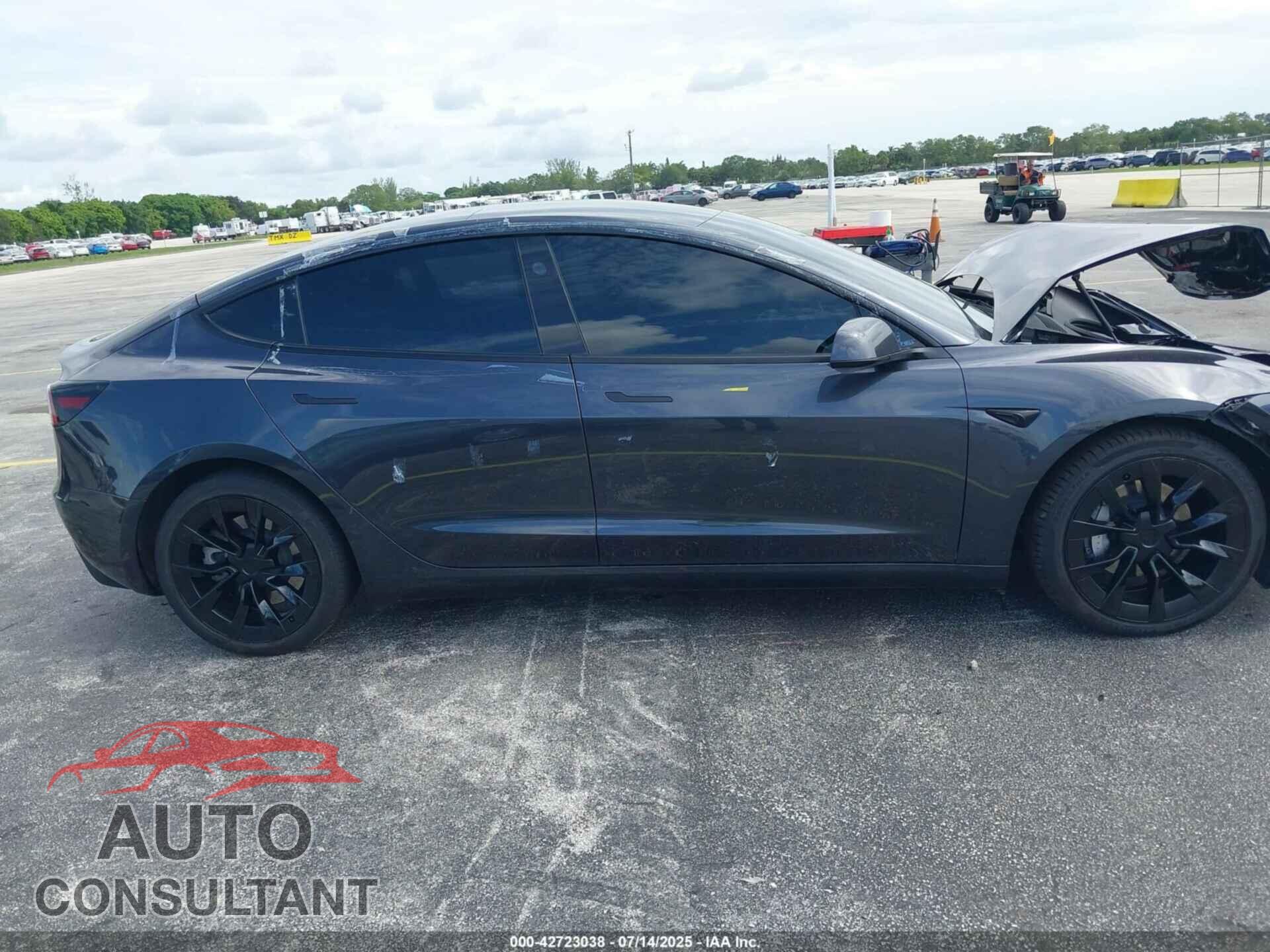 TESLA MODEL 3 2024 - 5YJ3E1EA7RF752606