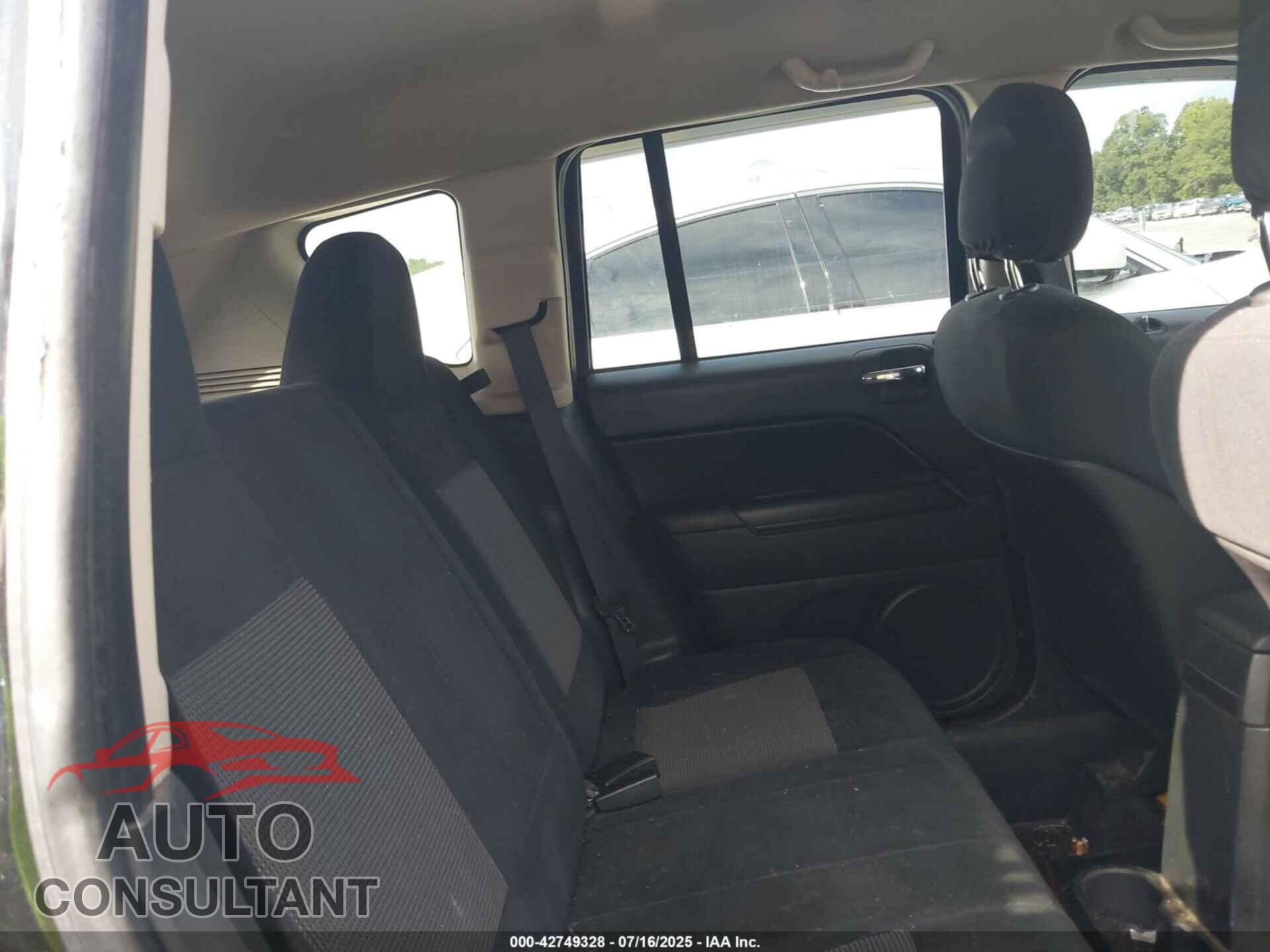 JEEP COMPASS 2011 - 1J4NF1FB5BD172405