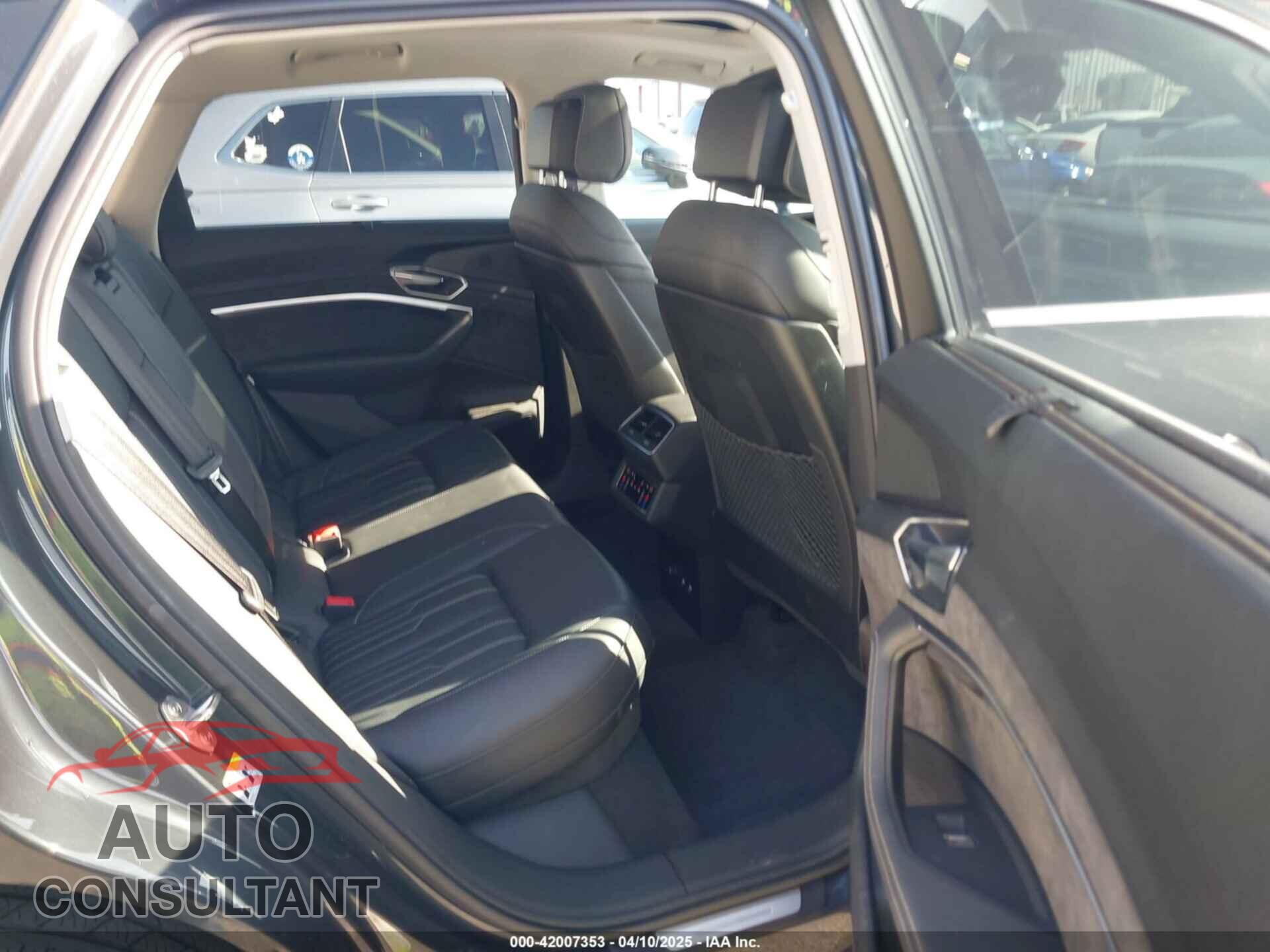 AUDI E-TRON 2019 - WA1VAAGE2KB021539